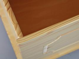 Truhe aus Kiefernholz im Landhaus-Look entdecken Truhe aus Kiefernholz im Landhaus-Look entdecken