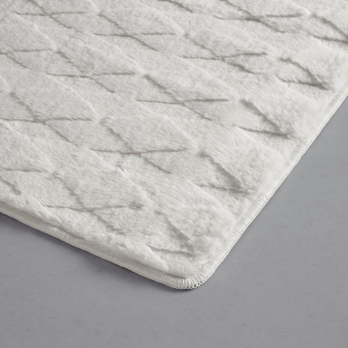 UMELÁ KOŽUŠINA DIAMOND 3 - krémová, Modern, textil (160/230cm) - Mömax