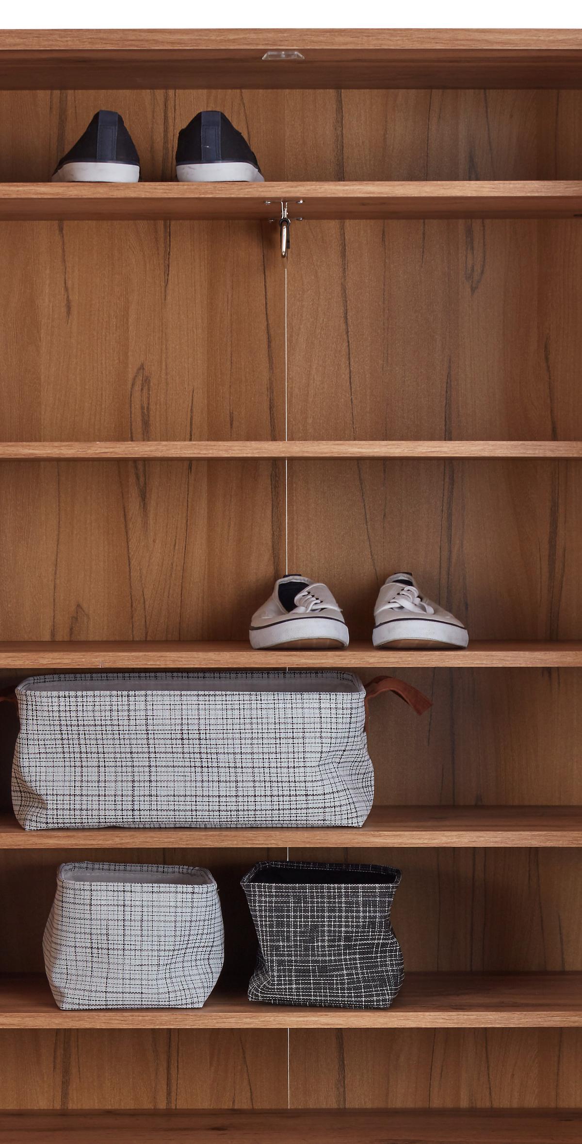 Botník VENEDIG VENEDIG - barvy dubu/černá, Moderní, kompozitní dřevo/plast (70/196/35cm)