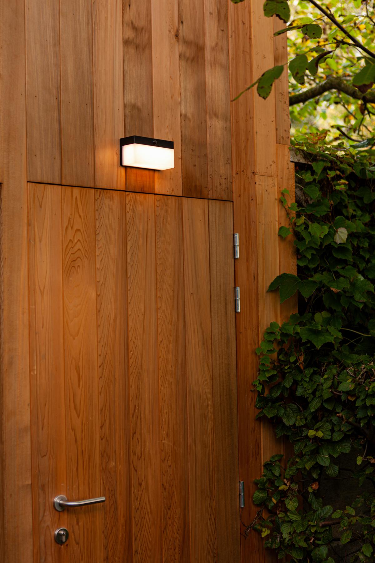 Solarleuchte Fran Weiß L: 18 cm - Schwarz/Weiß, Design, Kunststoff (18/9,1/7,9cm)