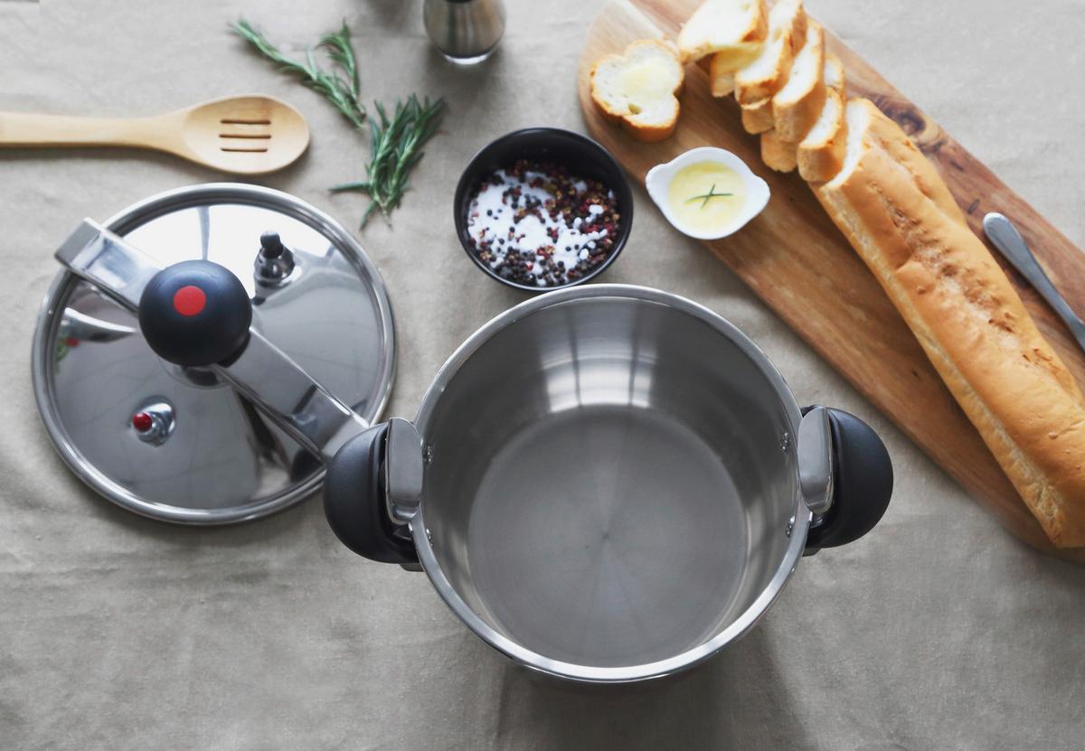 Schnellkochtopf Cordoba 8l Edelstahl/schwarz Mit Deckel - Silberfarben/Schwarz, Basics, Kunststoff/Metall (24cm)