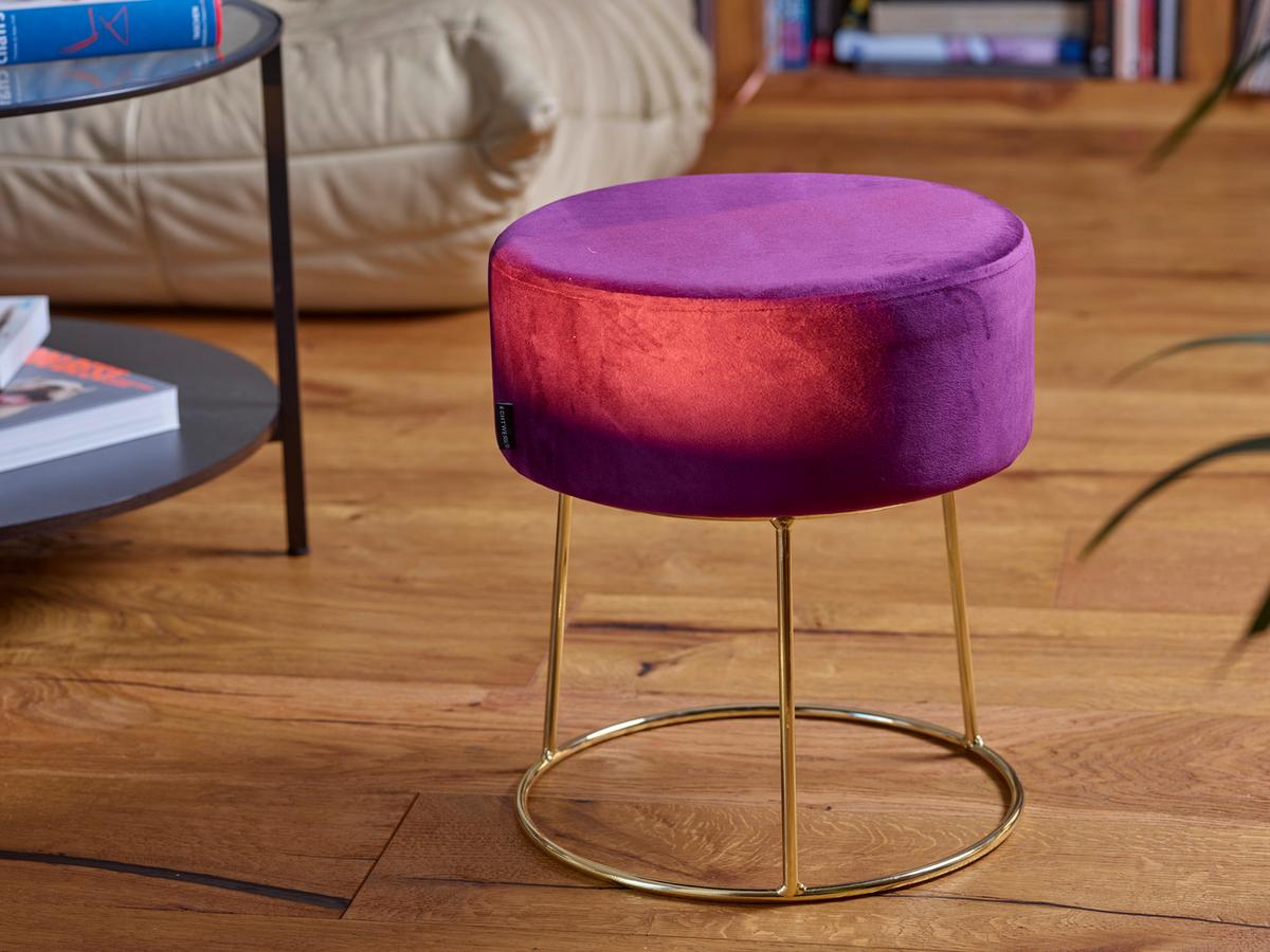 Hocker Marilyn Samt Beere Sitz Gepolstert H: 40,5 cm - Beere/Goldfarben, Design, Textil (35,5/40,5/35,5cm) - Echtwerk