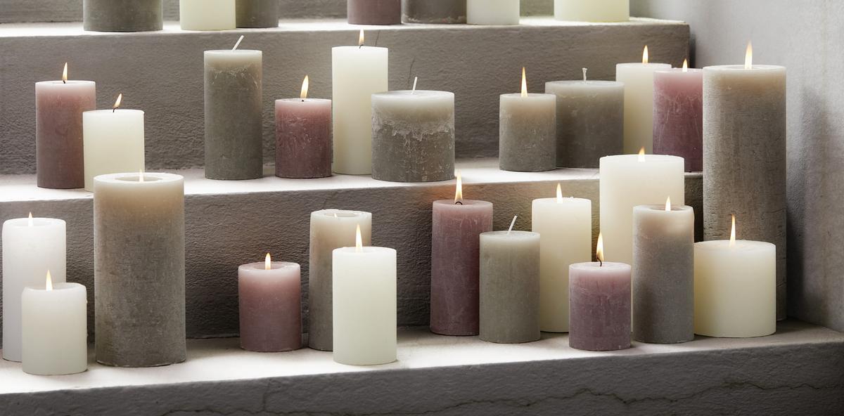 VÁLCOVÁ SVÍČKA LIA - purpurová, Moderní (6,8/9cm) - Premium Living