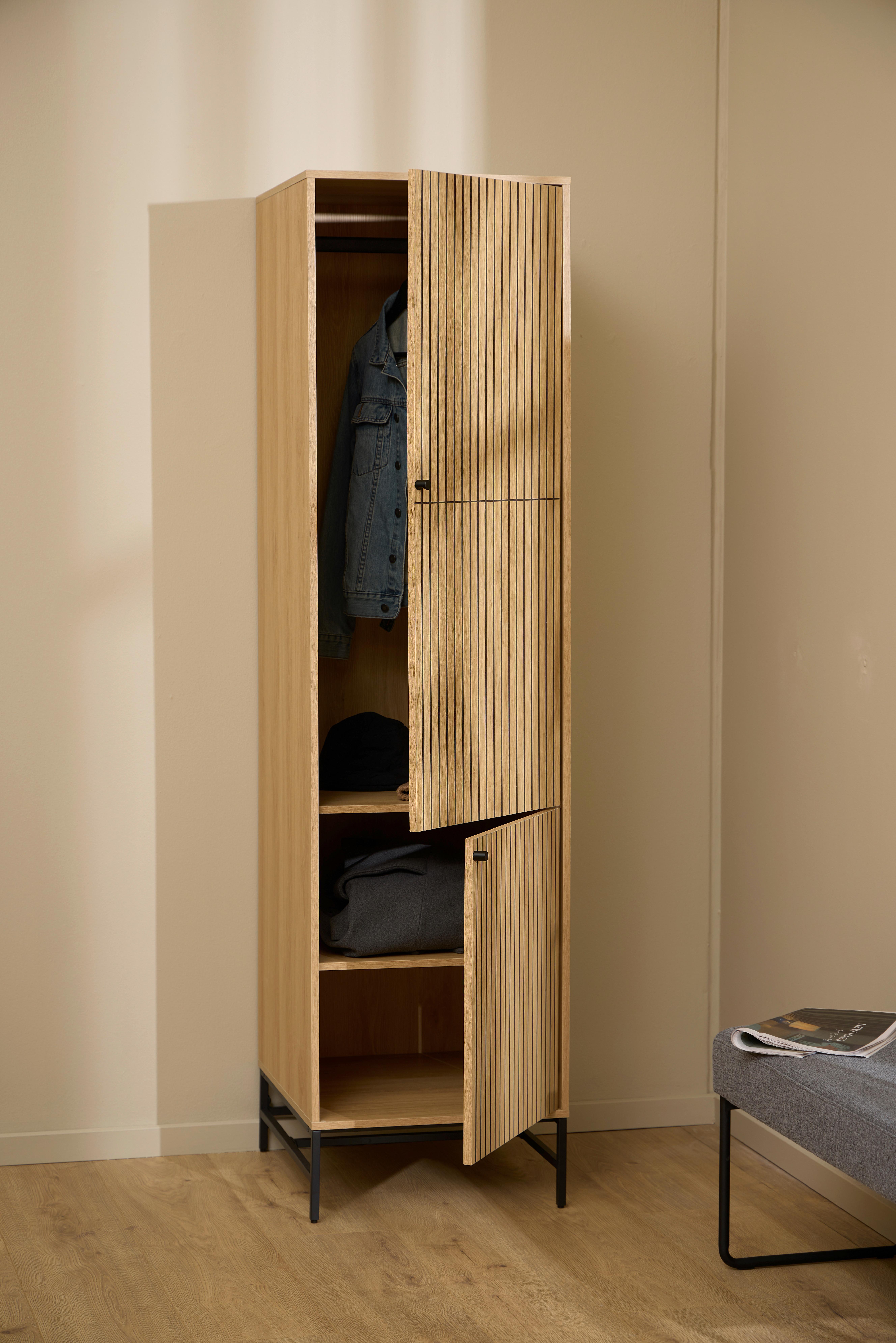 ŠATNÍ SKŘÍŇ S OTOČNÝMI DVEŘMI ALBANY - černá/přírodní barvy, Design, kov/dřevo (51,1/200/60cm)