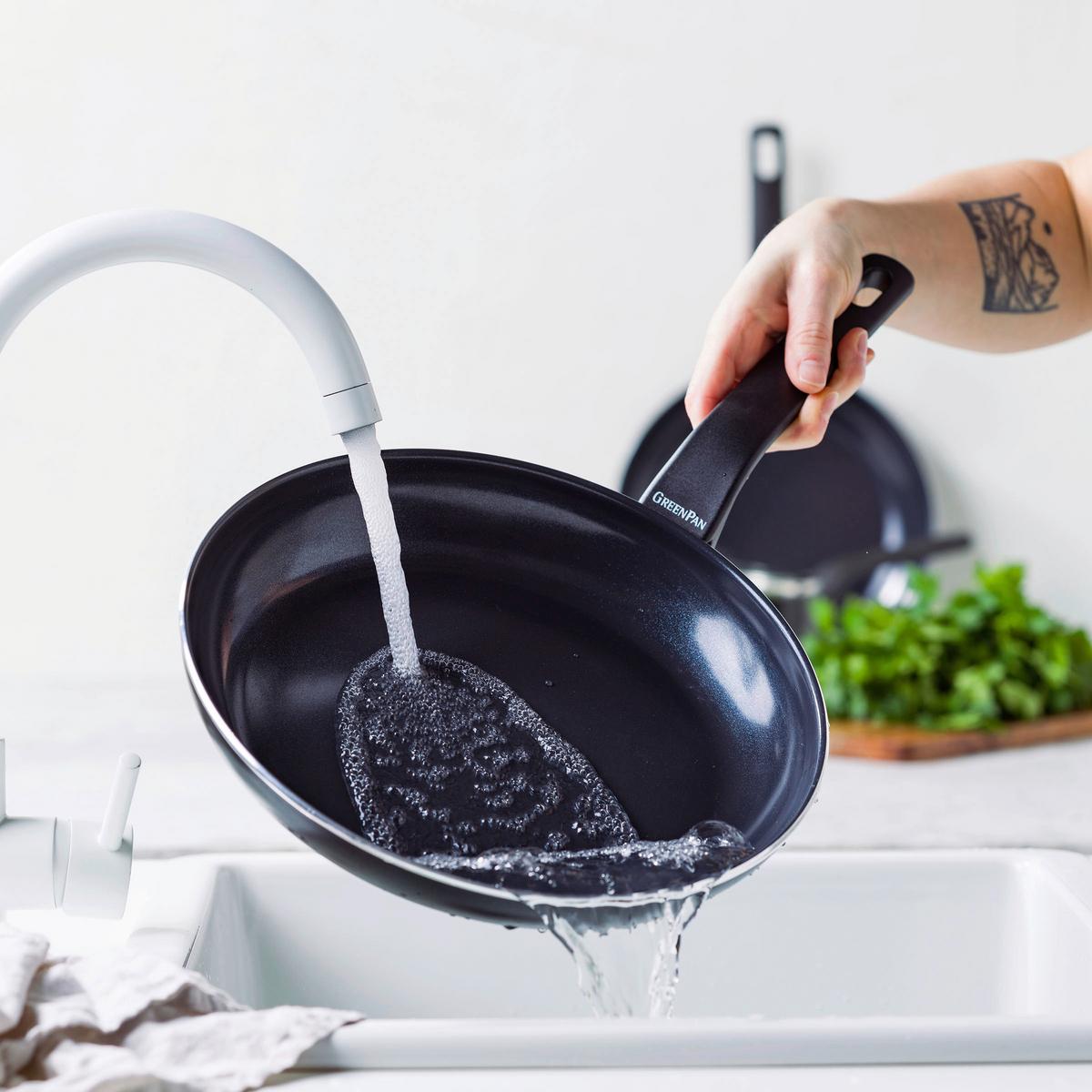 Pfannenset Essence 2-Teilig Schwarz D: 20/28 cm - Schwarz, Basics, Kunststoff/Metall (20 & 28cm) - GreenPan