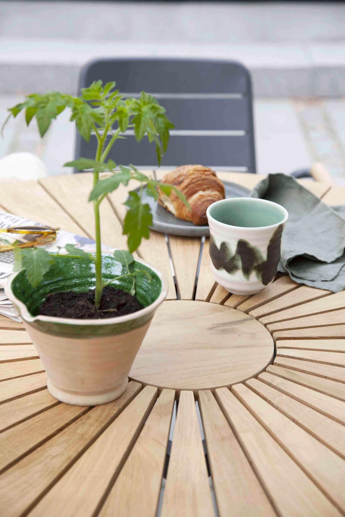 Gartentisch Ellen Teakholz ⌀ 110 cm - Anthrazit/Teakfarben, KONVENTIONELL, Holz/Metall (110/110/74cm) - Gardenson