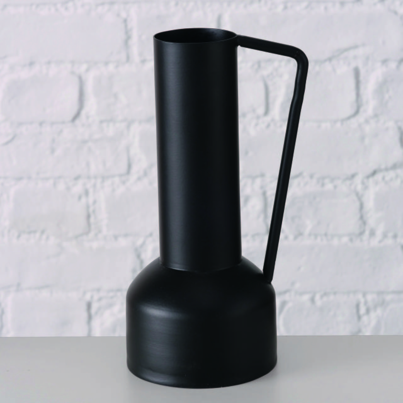 Váza Nikka, V: 21cm - černá, Moderní, kov (10/21/13cm) - Modern Living