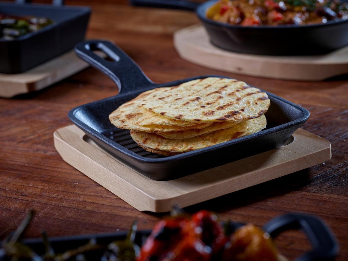 Servierpfanne Schwarz, L/b/h:22,2x13,6x2,2cm - Schwarz, Basics, Metall (22,2/13,6/2,2cm) - Echtwerk