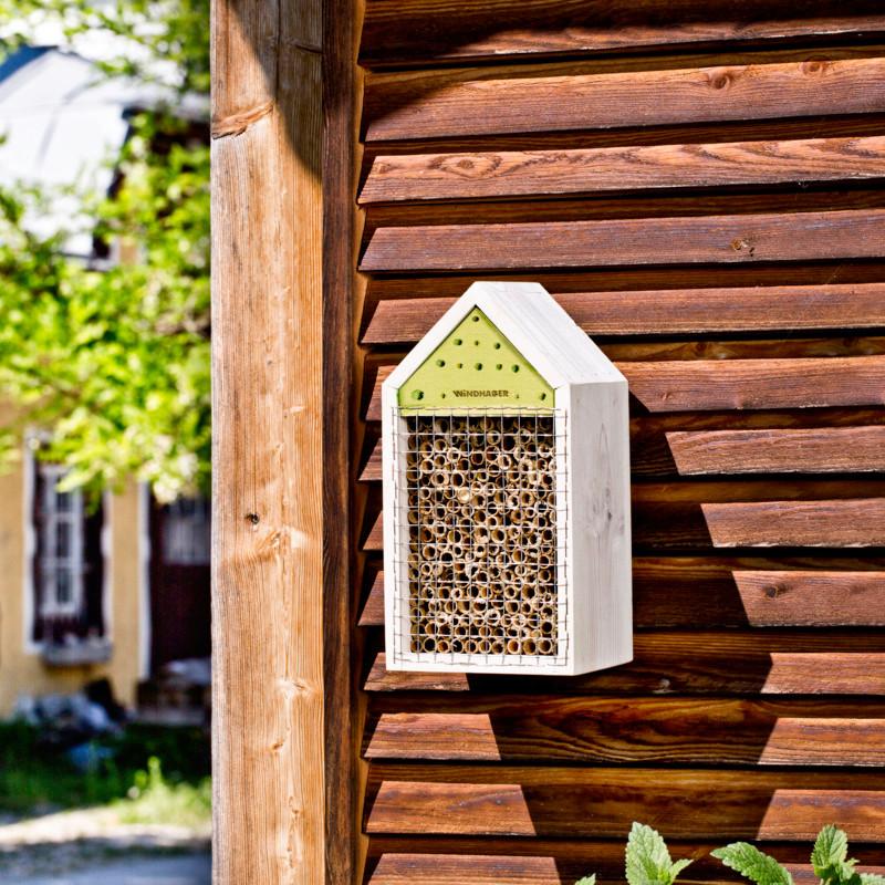 Insektenhotel mit klappbarem Boden