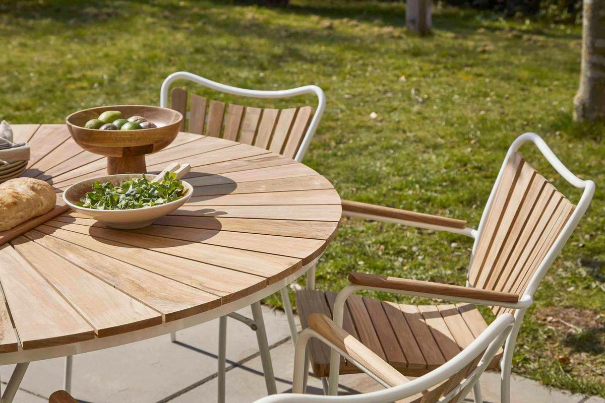 Gartensessel stapelbar Ellen Aluminiumgestell, Teakholz - Weiß Hochglanz/Teakfarben, KONVENTIONELL, Holz/Metall (58,5/78/56,5cm) - Gardenson