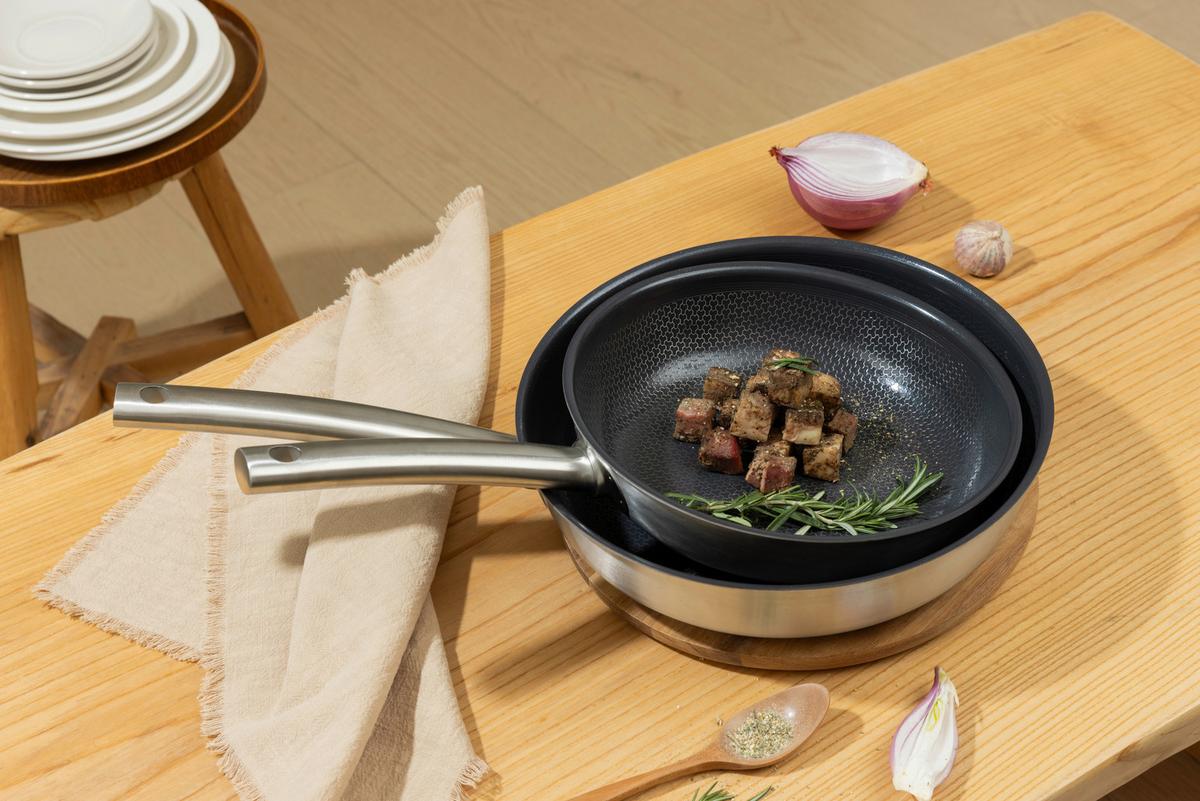 Bratpfanne Nala - Edelstahlfarben/Schwarz, Basics, Metall (24/6cm) - James Wood