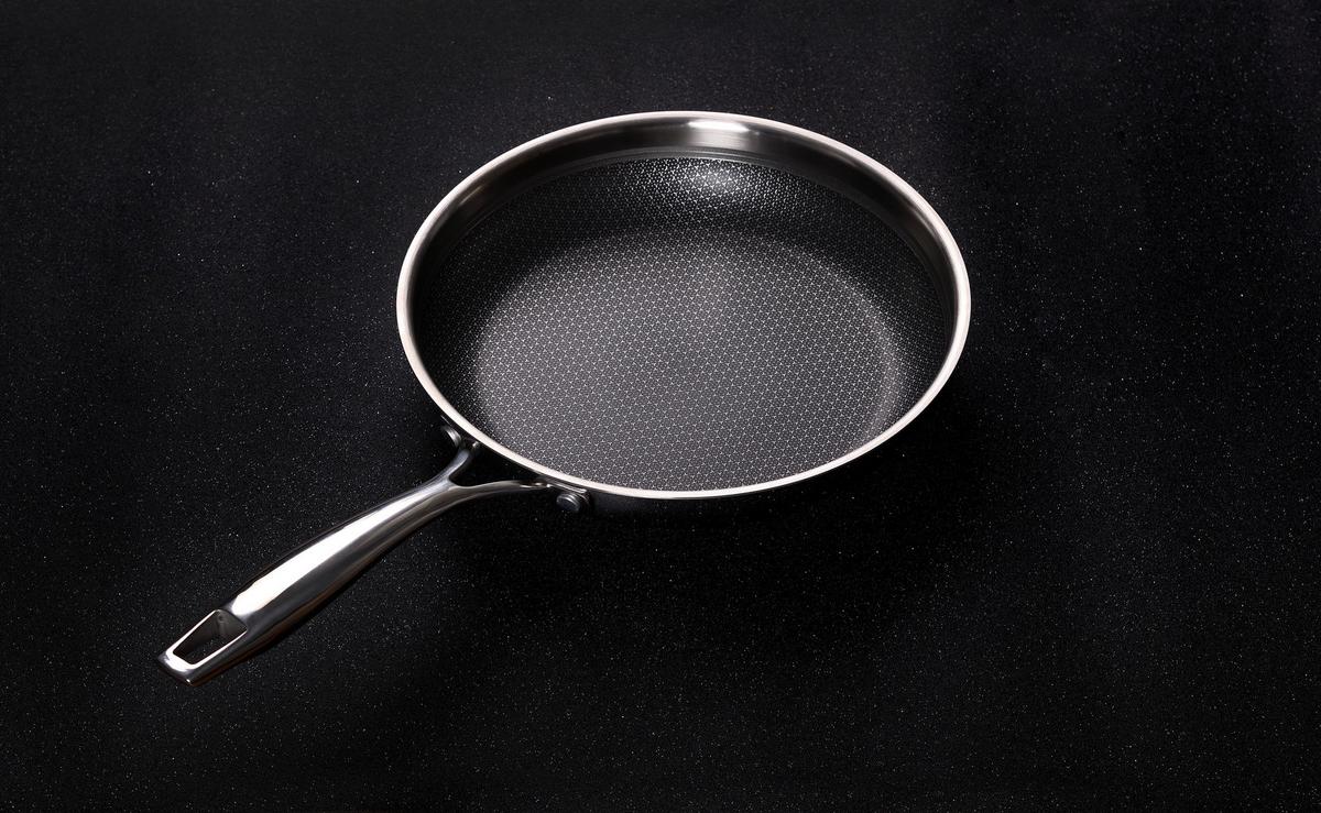 Bratpfanne Hi-Tech 3 D: 20 cm Edelstahl Antihaftbeschichtet - Silberfarben, Basics, Metall (20cm) - Masterpro