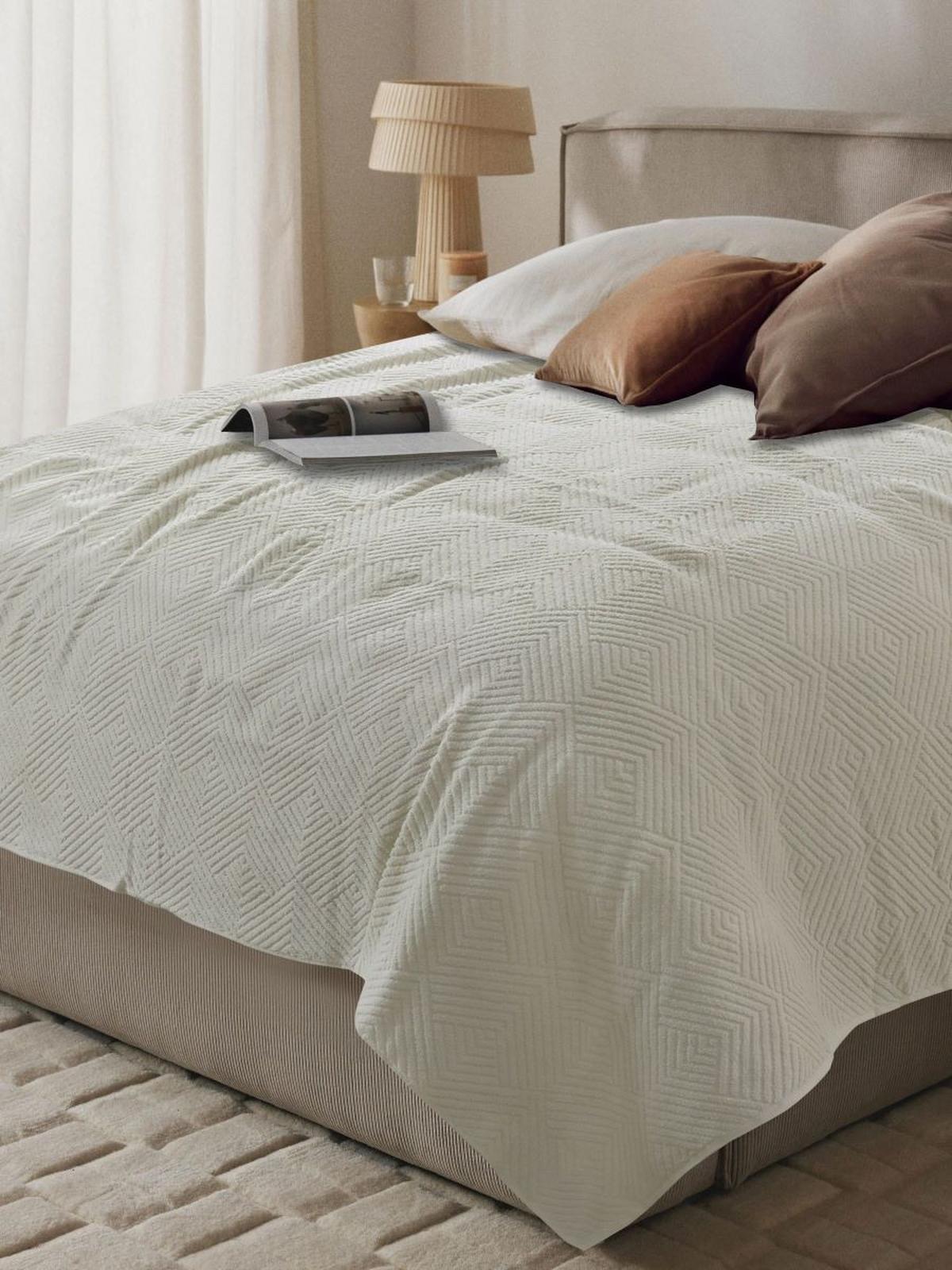 PŘEHOZ NA POSTEL MAYA - béžová, Basics, textil (220/240cm)