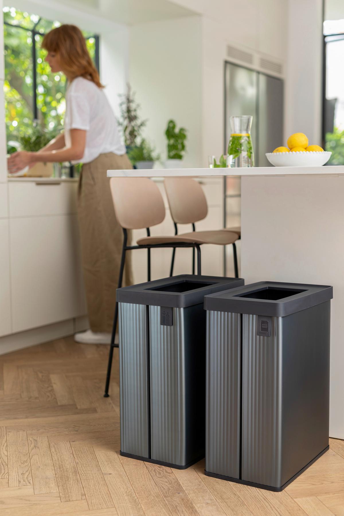 Odpadkový kôš VERTO RECYCLE - sivá, Basics, plast (26.5/54.7/43.5cm)