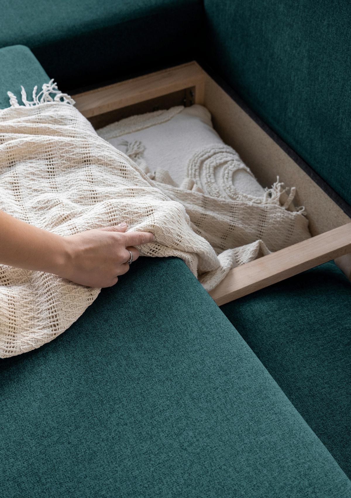 Sedačka LUCILE L, levá, tyrkysová, úl.prostor a lůžko - přírodní barvy/tyrkysová, dřevo/textil (202/242cm) - MID.YOU