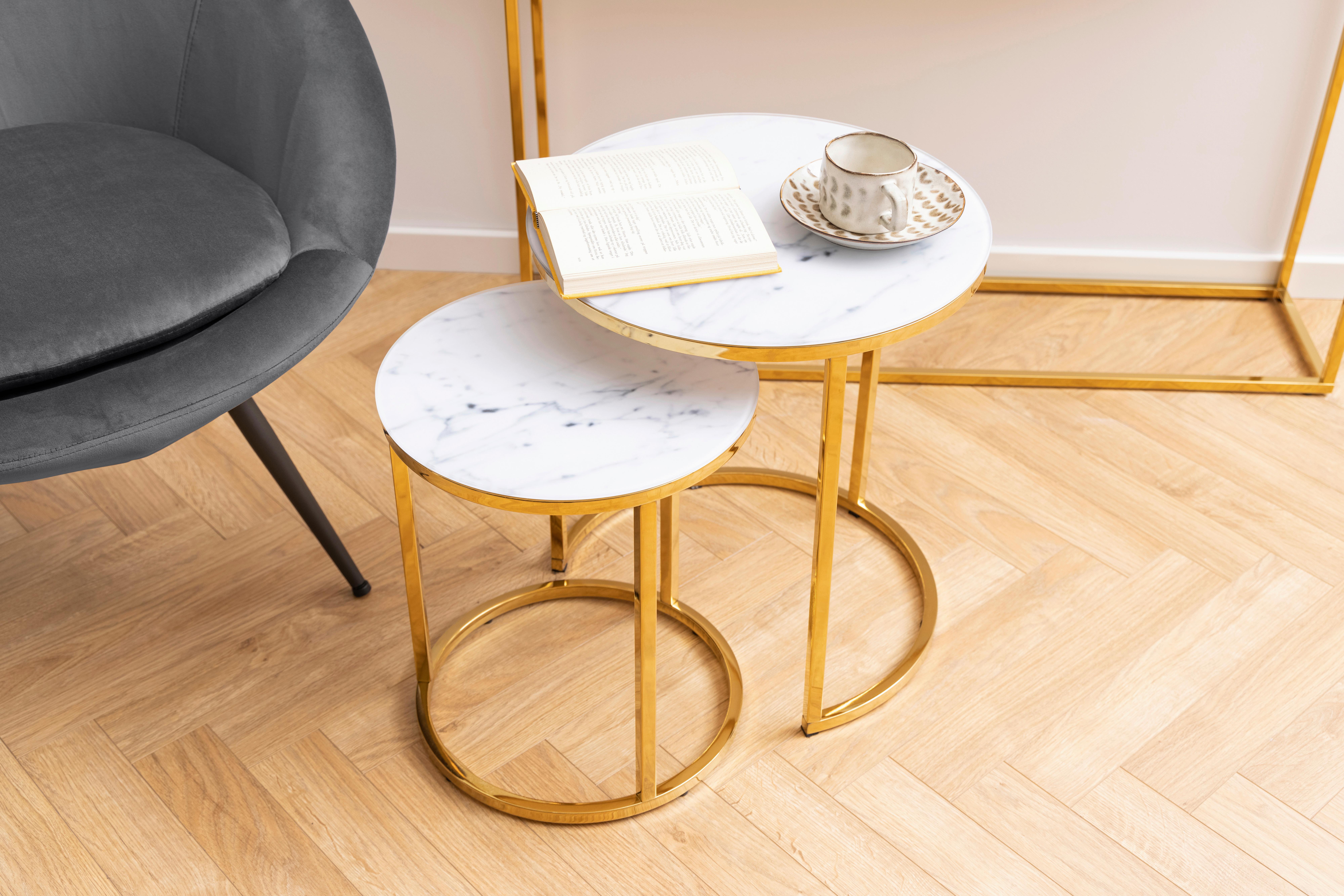 Beistelltisch ALISMA aus Glas/Stahl in Weiß/Gold Milieu Top