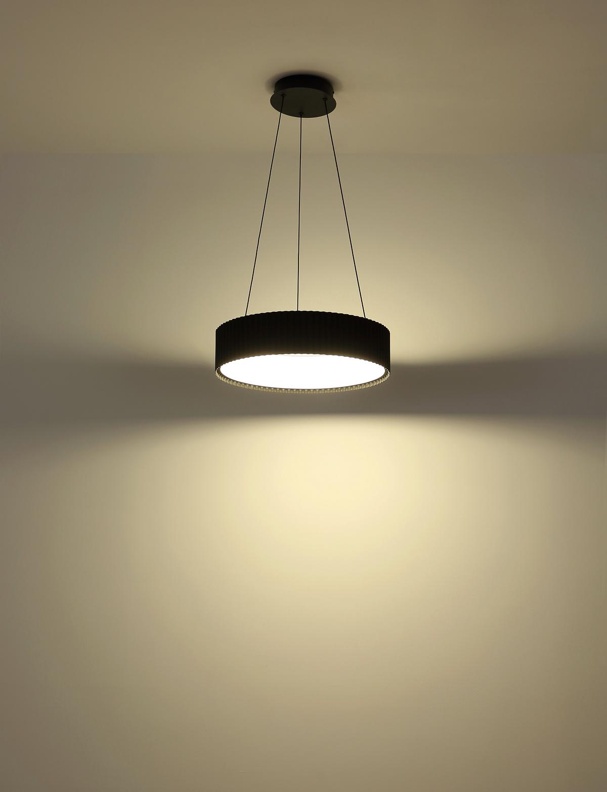 ZÁVĚSNÉ LED SVÍTIDLO KEMP - bílá/černá, Basics, kov/plast (46/12cm) - Globo