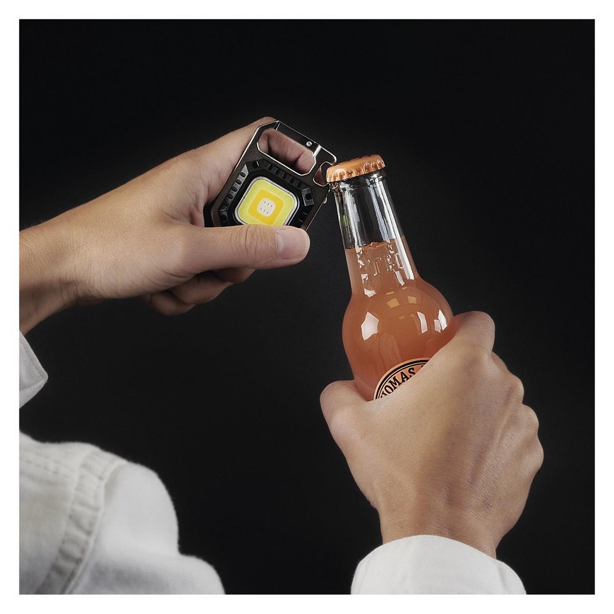 Elemlámpa Led 750 Lumen - műanyag (6,1/4,5/2,1cm)