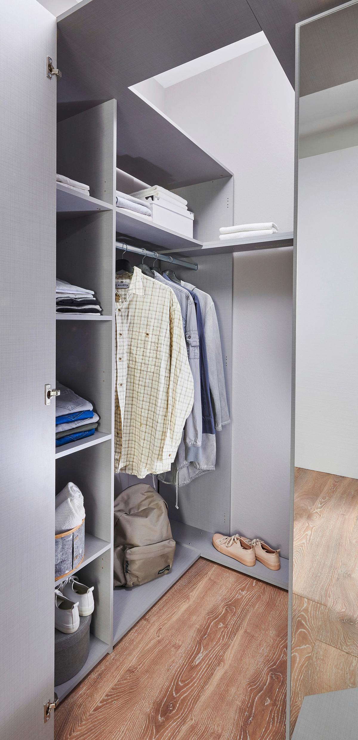 Eckkleiderschrank Liverpool Graphit/Eichefarben B: 135,2cm - Eichefarben/Graphitfarben, MODERN, Glas/Holzwerkstoff (135,2/197/97cm) - MID.YOU