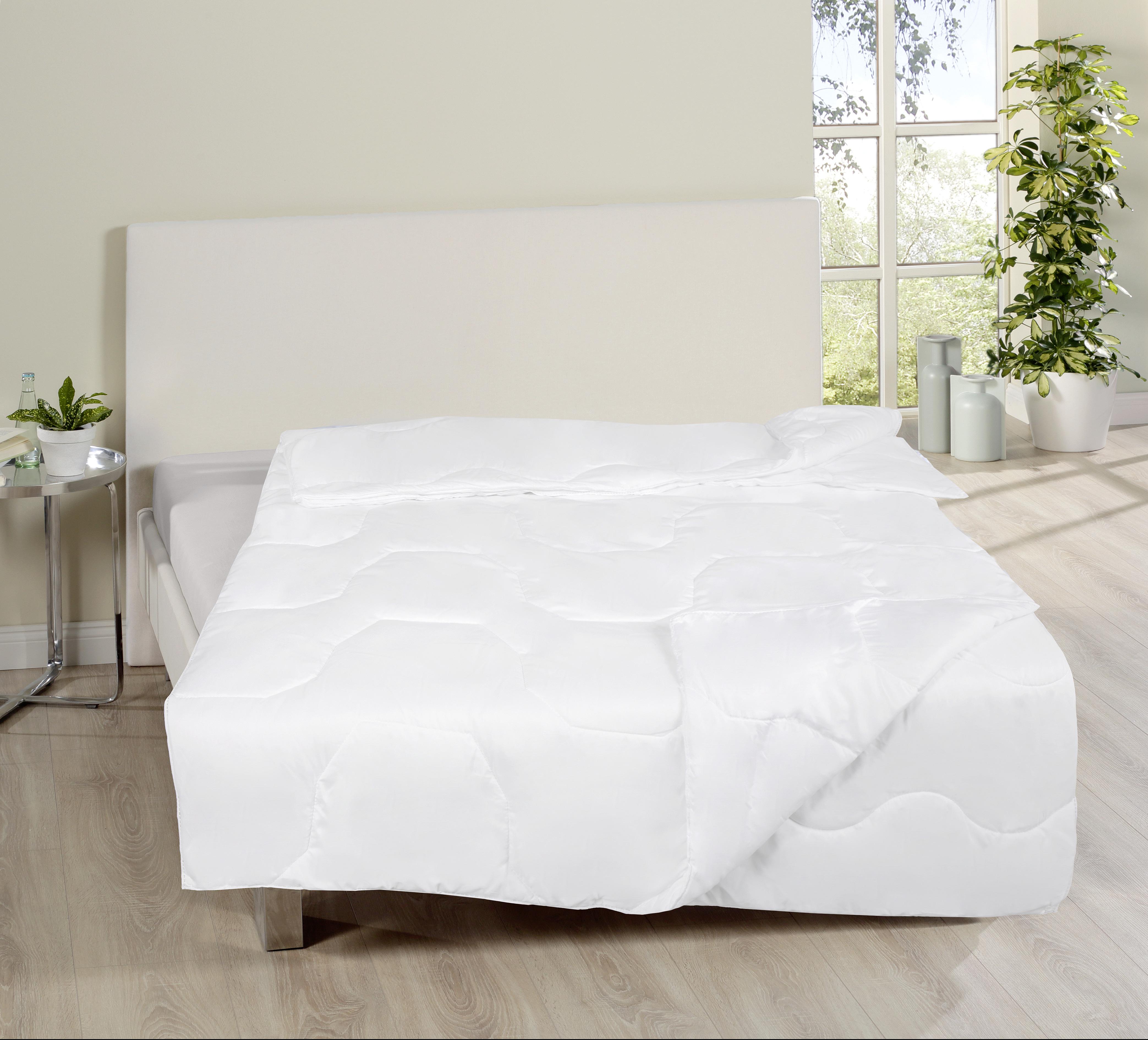 Bettdecke in Weiß für alle Jahreszeiten 