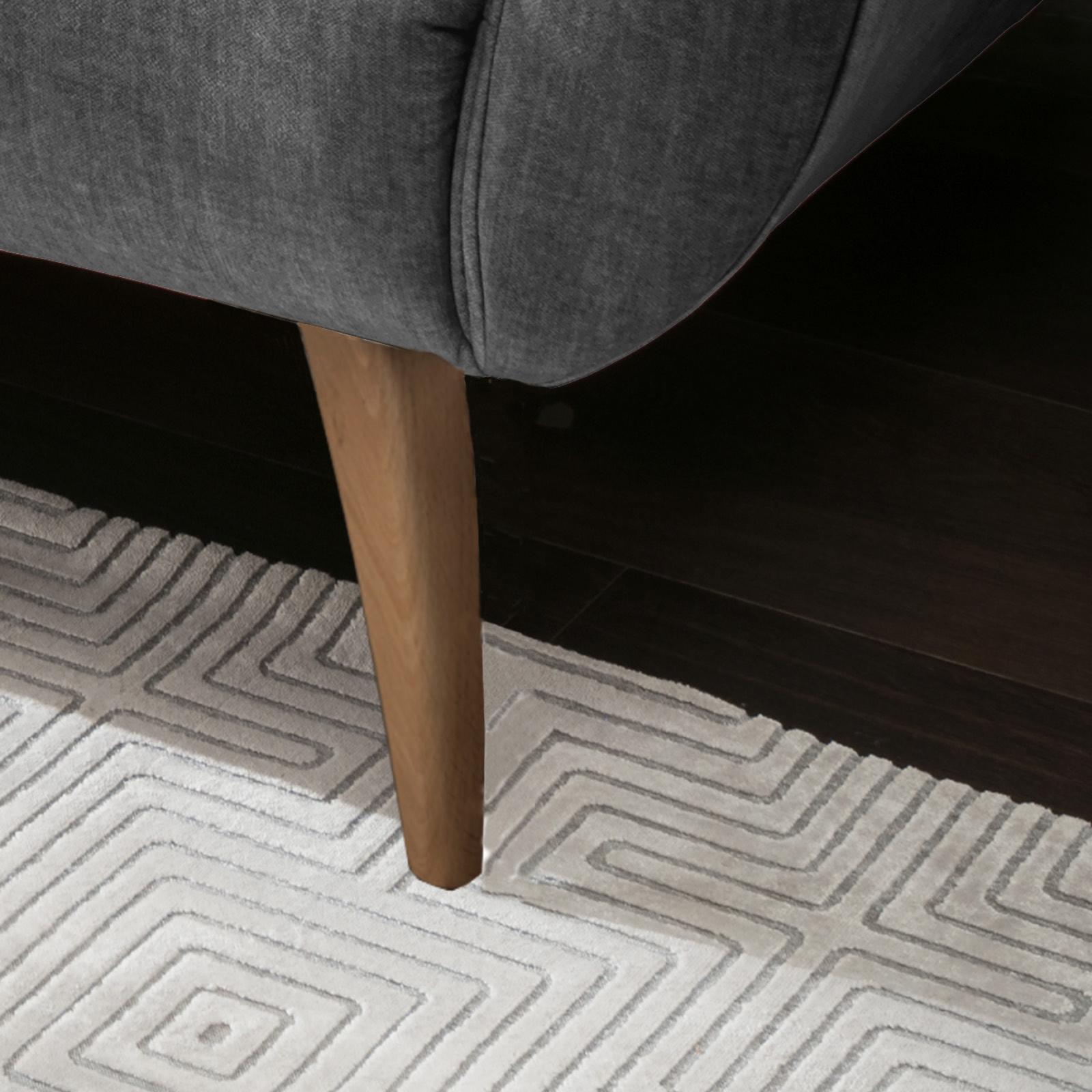 Sofa mit Kissen und echtem Rücken