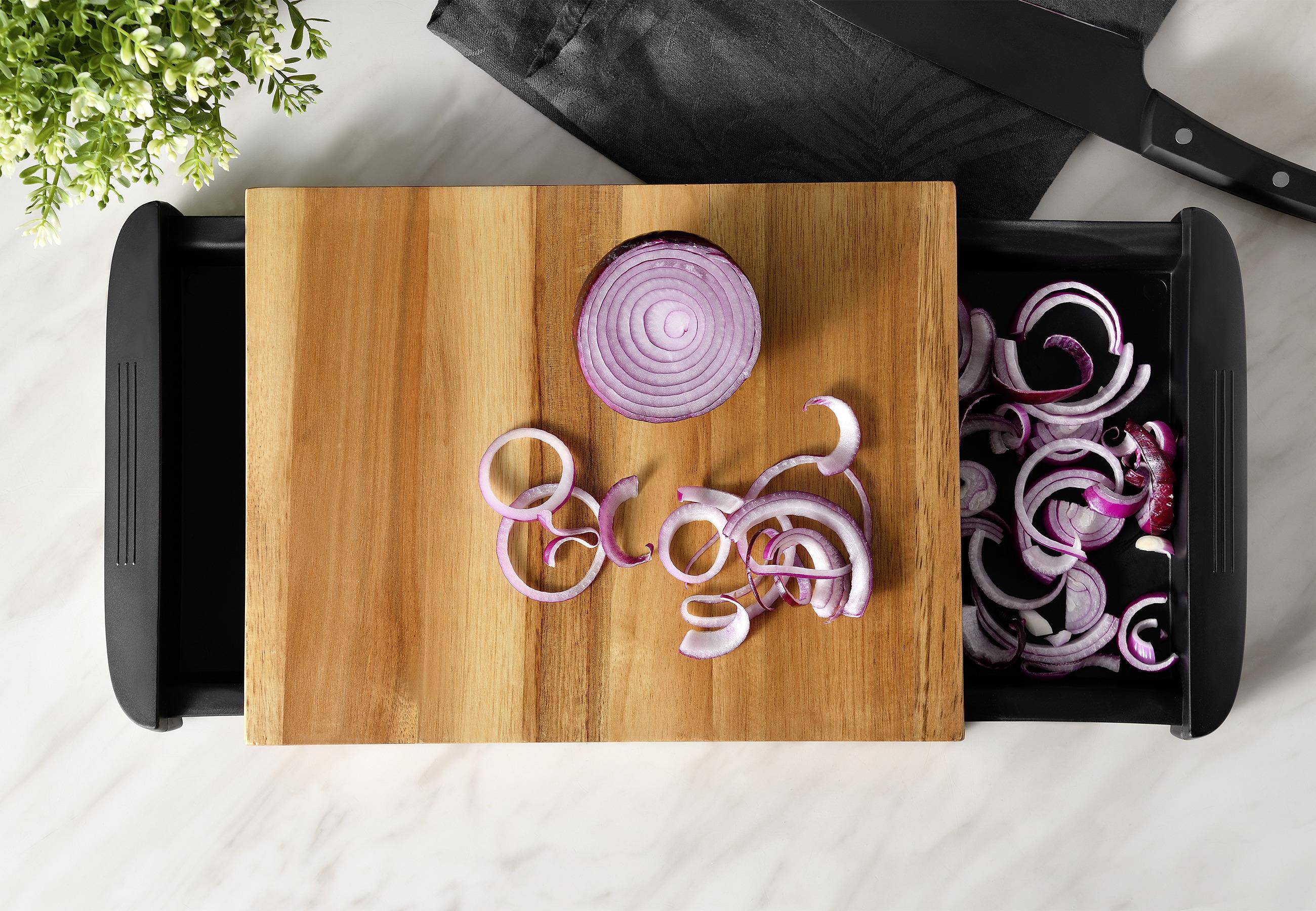 Massives Schneidebrett mit Auffangschale