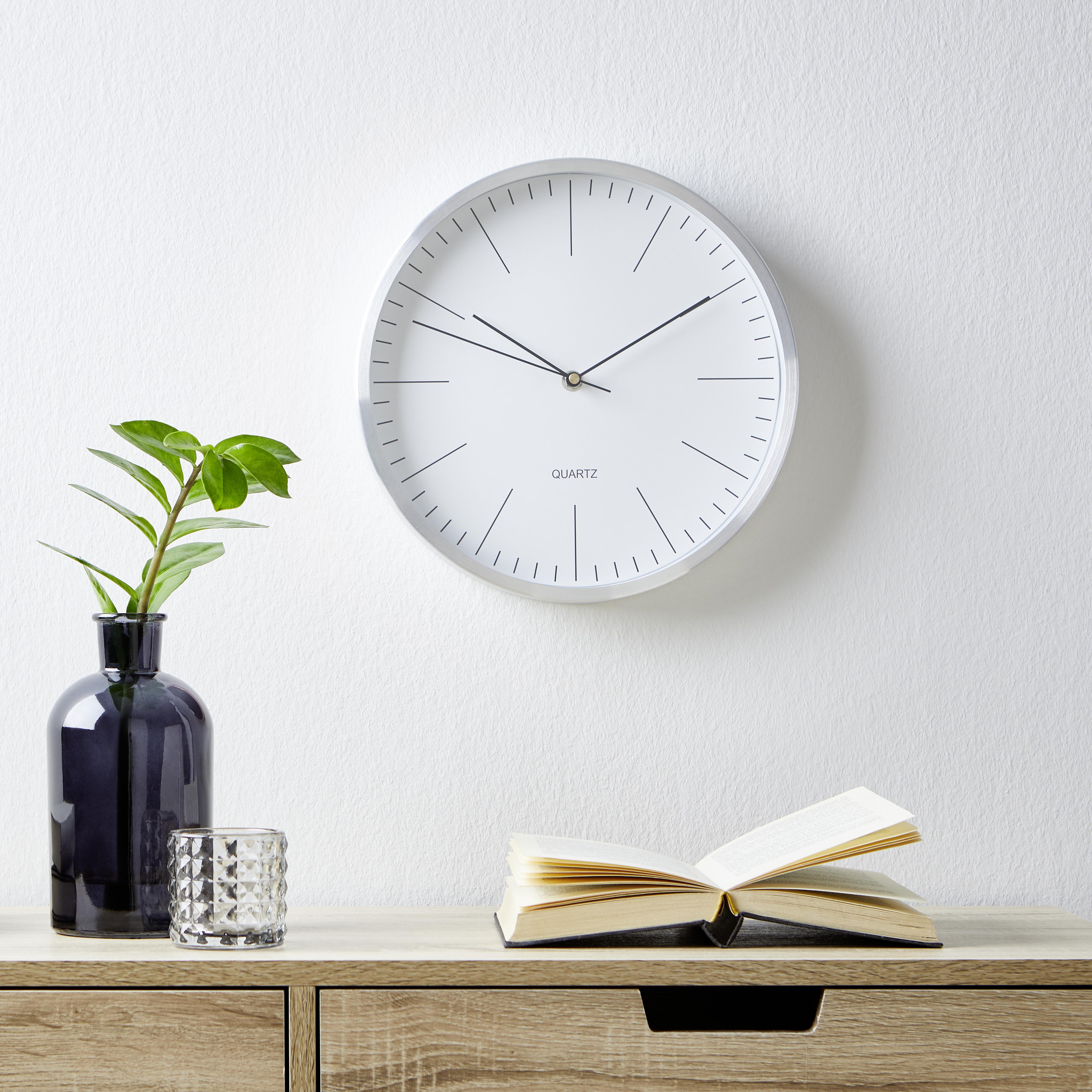 Nástenné Hodiny Rena - biela/strieborná, Moderný, kov/sklo (29,6cm) - Bessagi Home