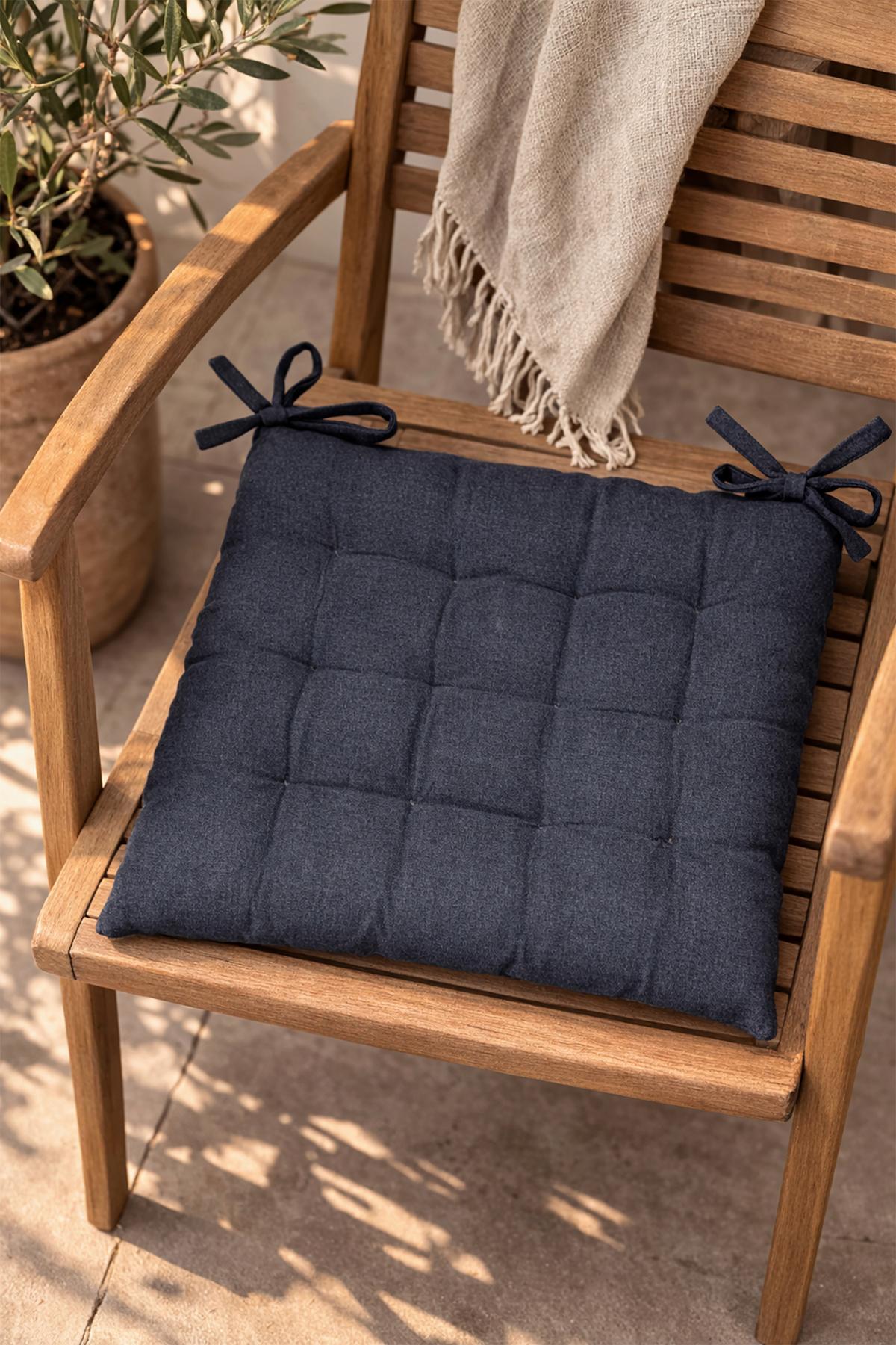 Sitzkissen Lianna - Anthrazit, MODERN, Textil (40/40/4cm) - Luca Bessoni