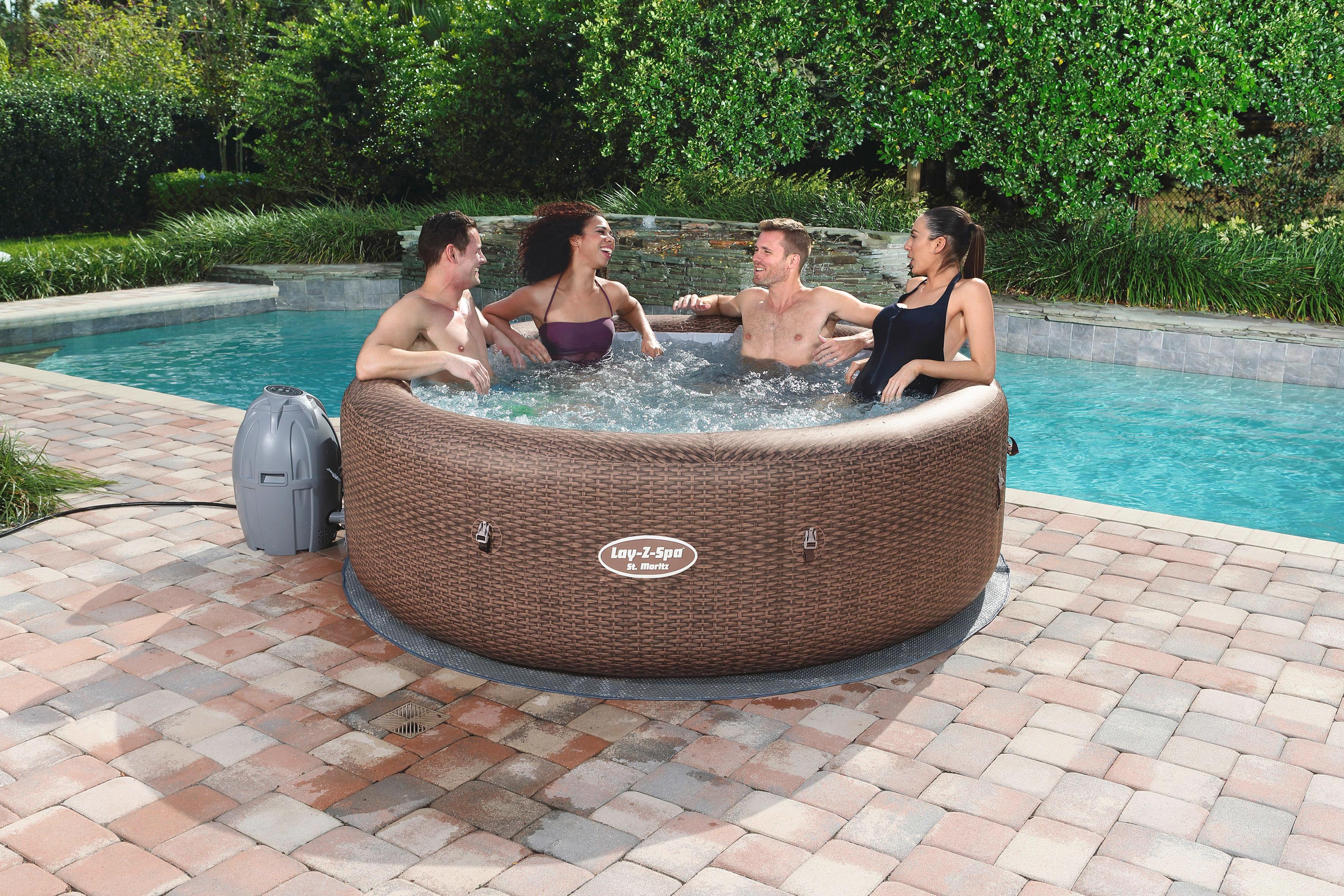 Aufblasbarer Whirlpool für bis zu 7 Personen Aufblasbarer Whirlpool für bis zu sieben Personen