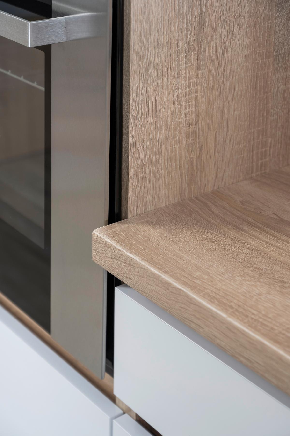 Küchenzeile Premium mit Geräten 395 cm Weiß/Eiche Dekor - Eichefarben/Weiß Hochglanz, Basics, Holzwerkstoff (395cm) - Respekta