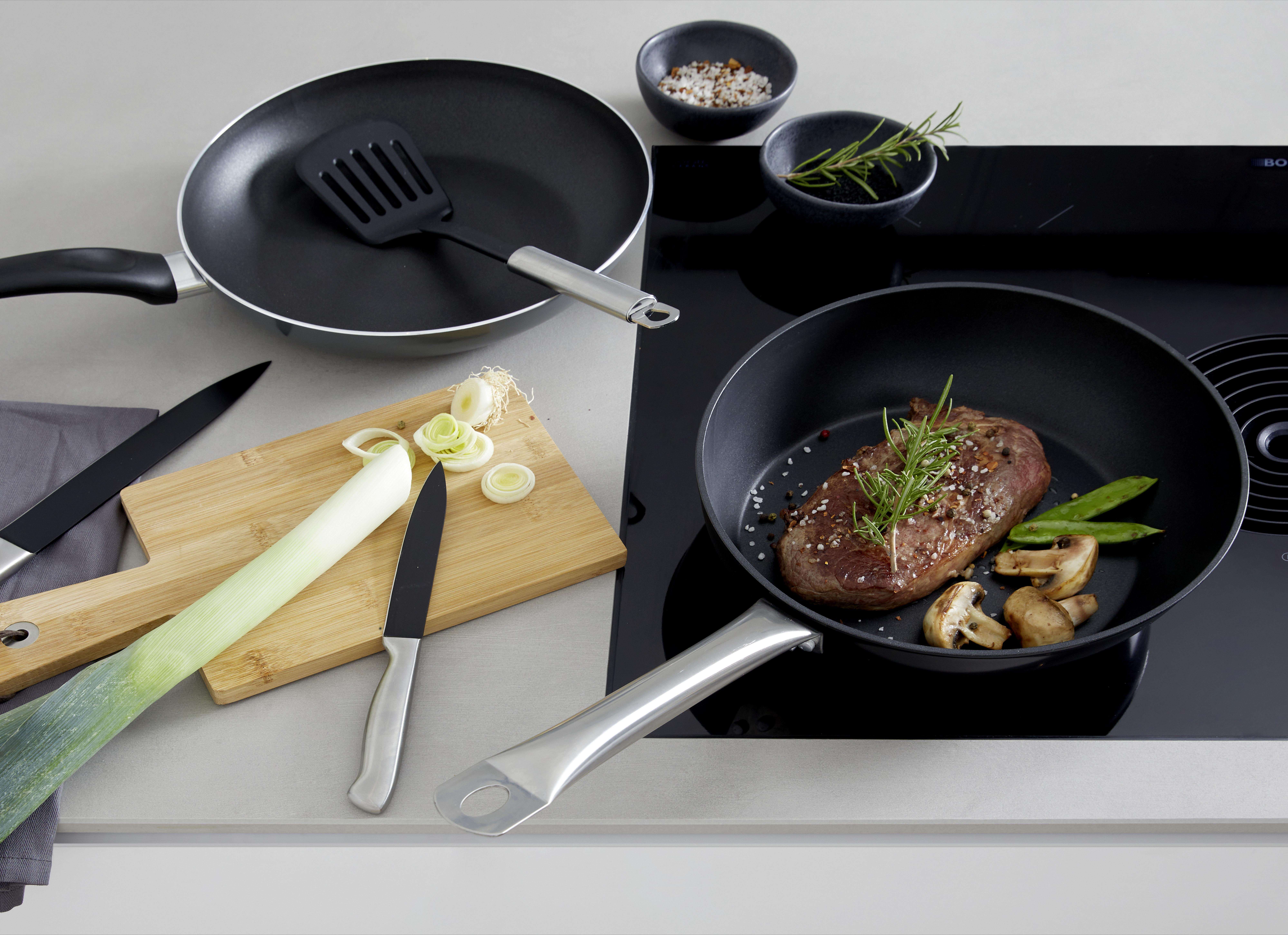 Panvica Basic, Ø: 28cm - čierna/sivá, Konventionell, kov/plast (28/5cm) - Mömax