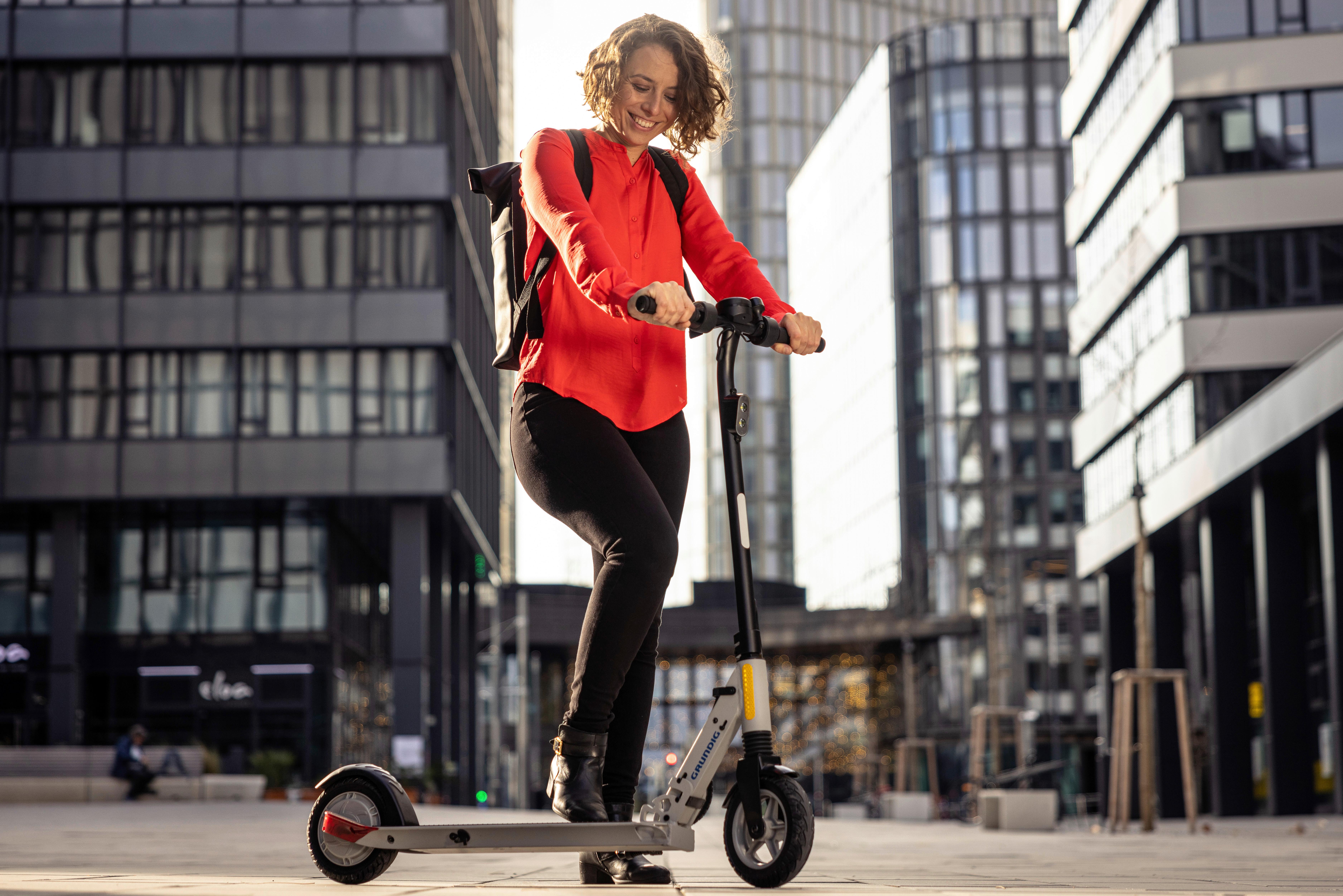 E-Scooter Klappbar inkl. Lcd Display und Ladegerät - Grau, KONVENTIONELL, Metall (103/45/107cm) - Grundig