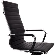 Der perfekte Chefsessel im schwarzen Lederlook Der perfekte Chefsessel im schwarzen Lederlook
