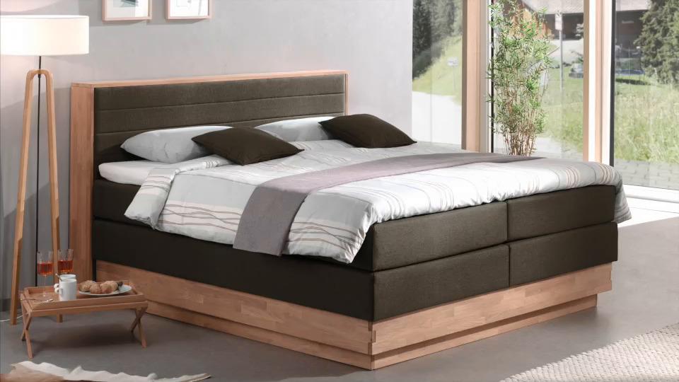 Boxspringbett mit Veloursbezug