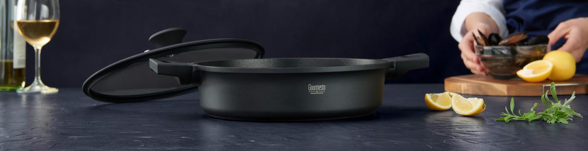 Servírovacia panvica Black Line, 4l - čierna/číra, Konventionell, kov/plast (28/7,5cm) - Gourmesto
