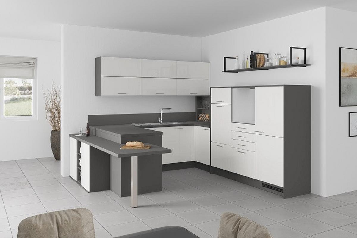 Moderne Küche in U-Form ohne Spüle und Geräte