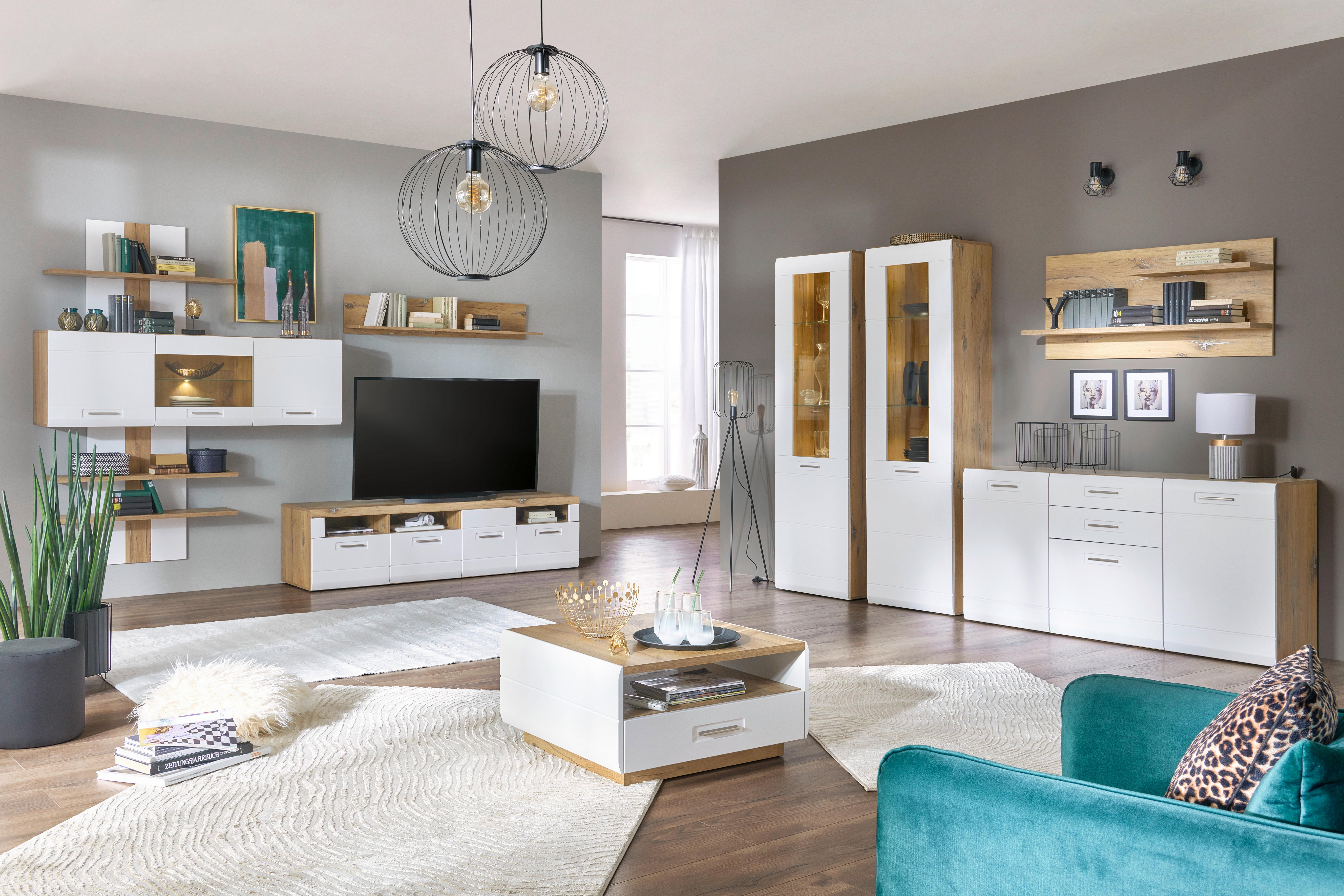 Ein Sideboard - alles drin: Auf der großzügigen Oberseite lassen sich dekorative Lieblingsstücke und Fotos Ihrer Lieben eindrucksvoll in Szene setzen.