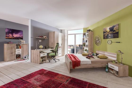 Einrichtungsidee mit Möbeln der Serie CARIBA Dreitüriger Kleiderschrank