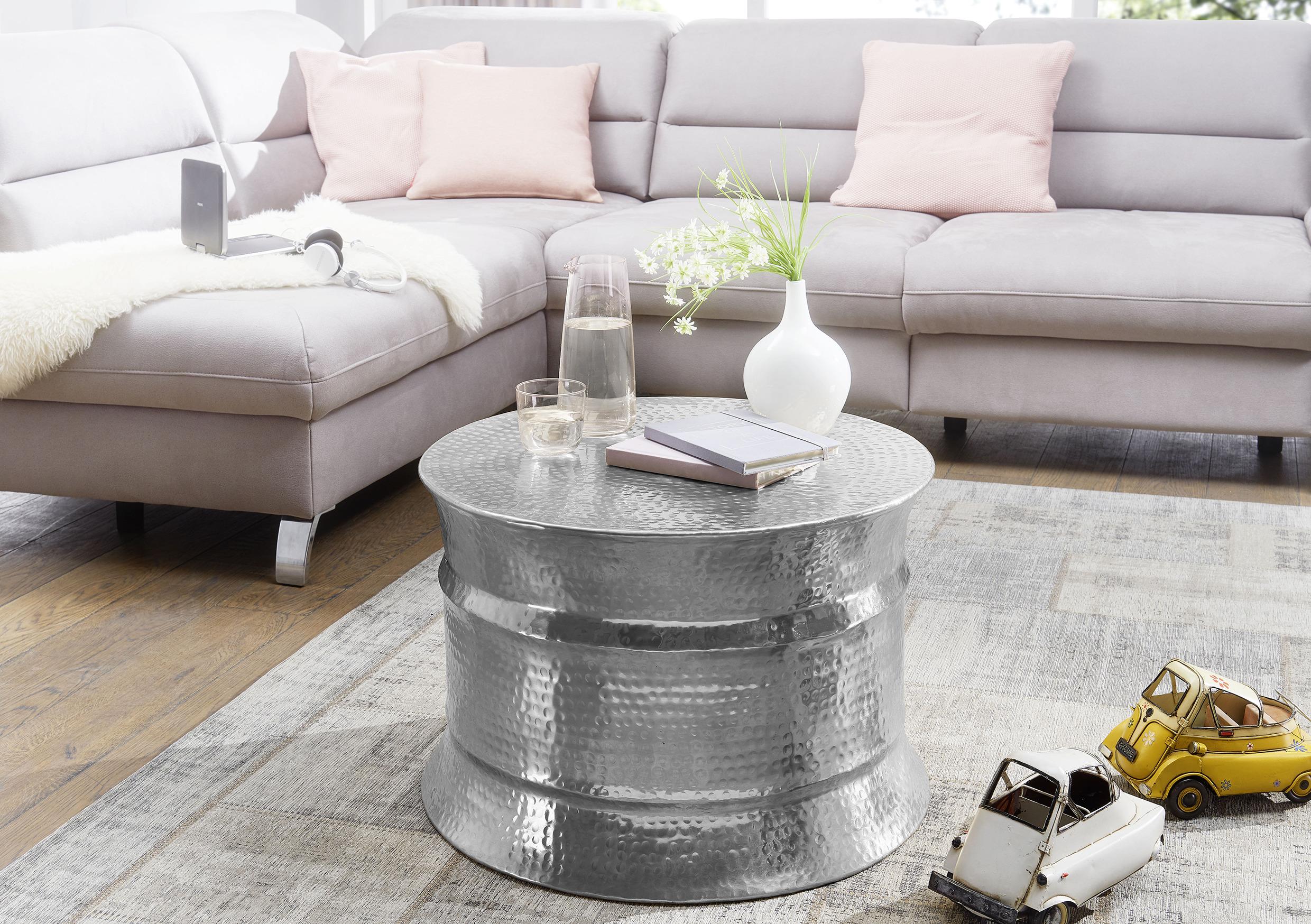 Oberfläche aus poliertem Aluminium