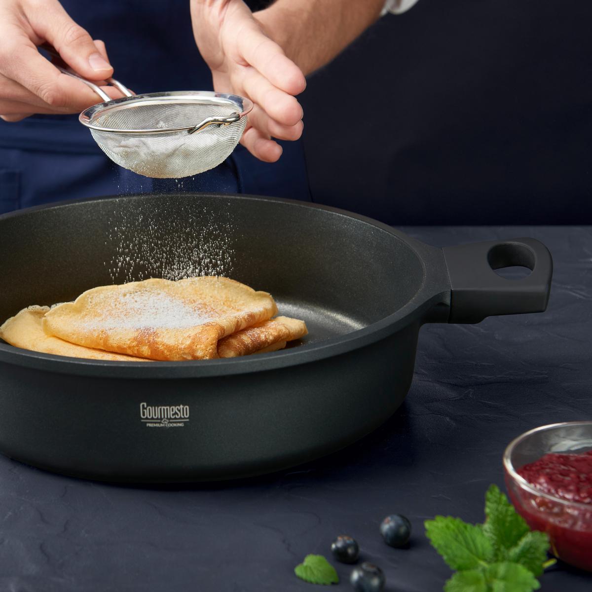 Servírovacia panvica Black Line, 4l - čierna/číra, Konventionell, kov/plast (28/7,5cm) - Gourmesto