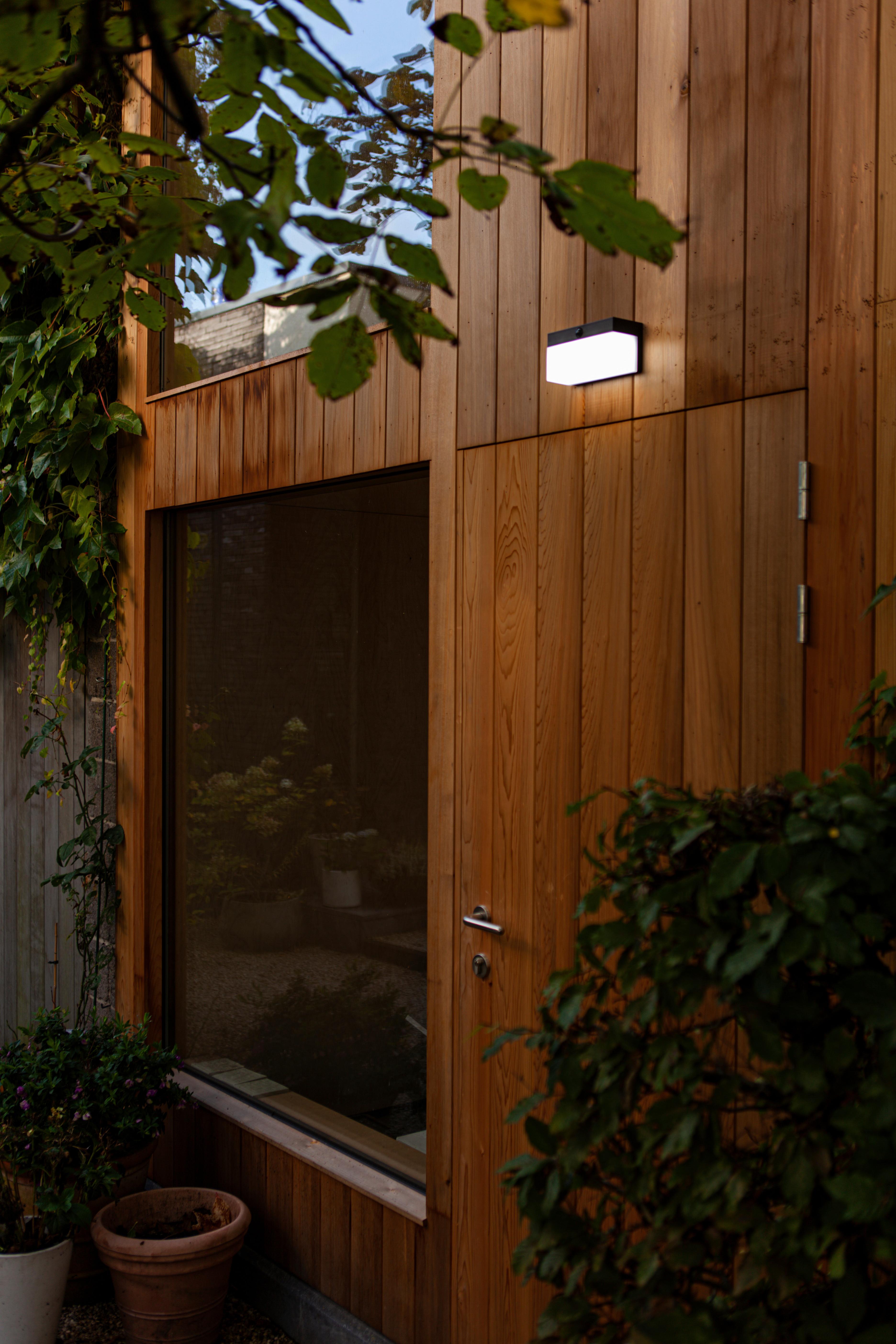 Solarleuchte Fran Weiß L: 18 cm - Schwarz/Weiß, Design, Kunststoff (18/9,1/7,9cm)