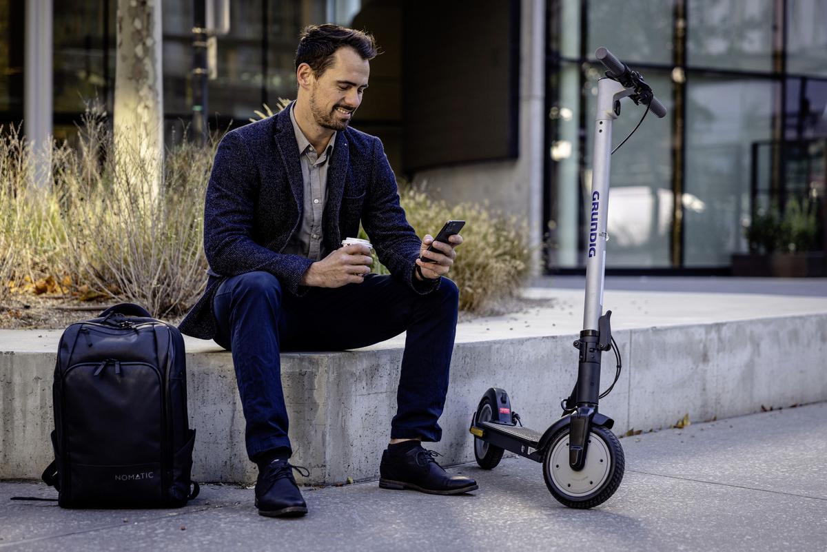 E-scooter Klappbar Inkl. Digitaler Tachoanzeige - Schwarz/Grau, Basics, Kunststoff/Metall (116/43/114,5cm) - Grundig