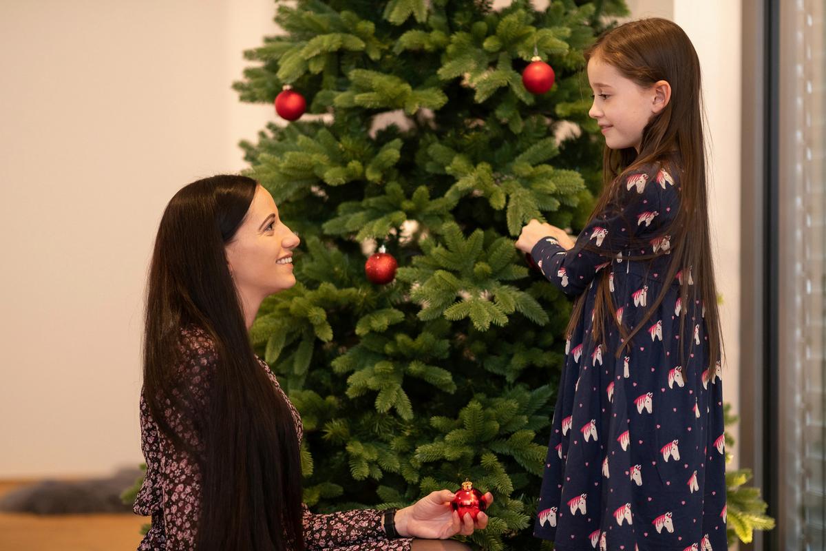 Weihnachtsbaum Roswell - Grün, Basics, Kunststoff/Metall (122/210/122cm)