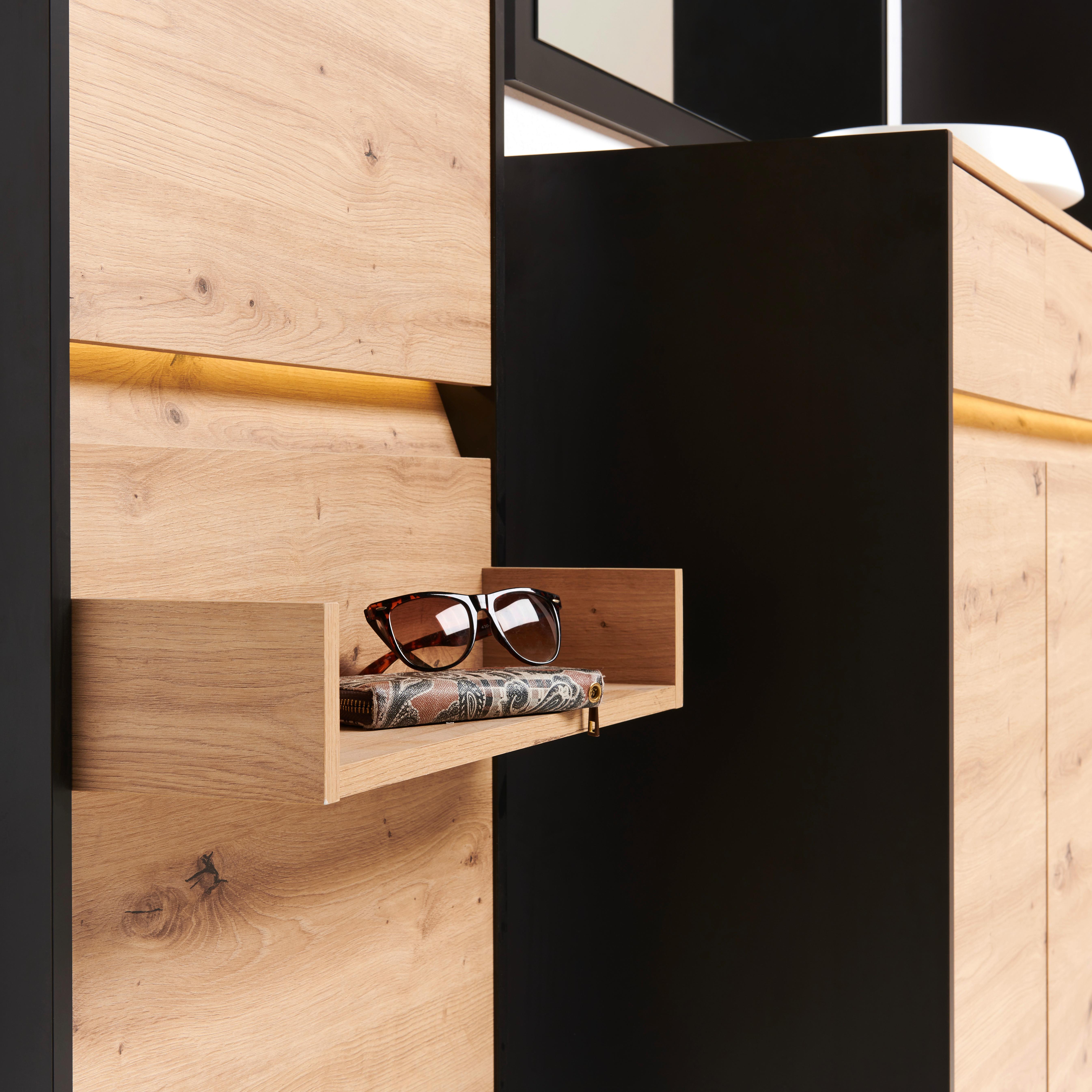 Garderobe mit LED-Beleuchtung