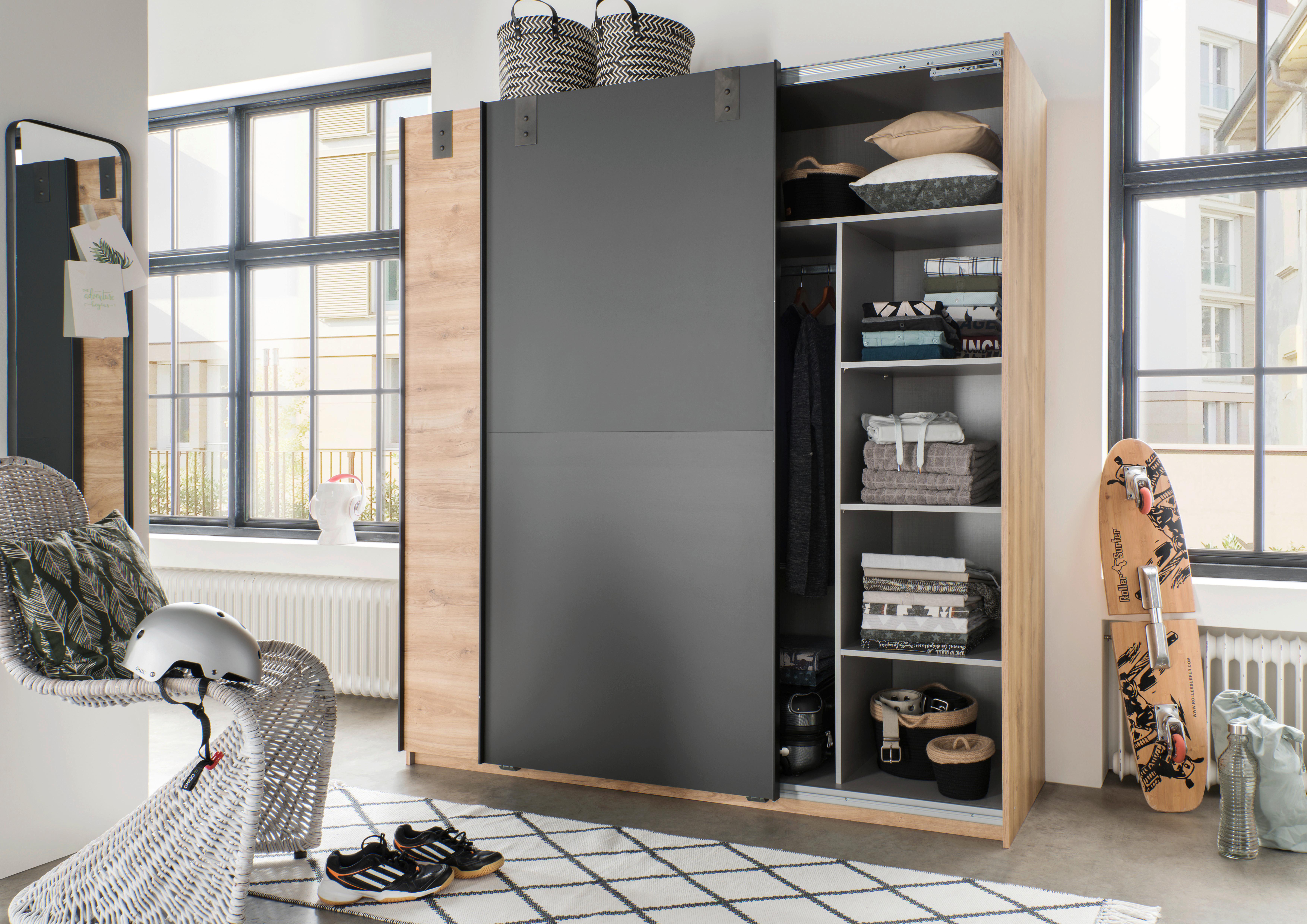 Moderner Schwebetürenschrank