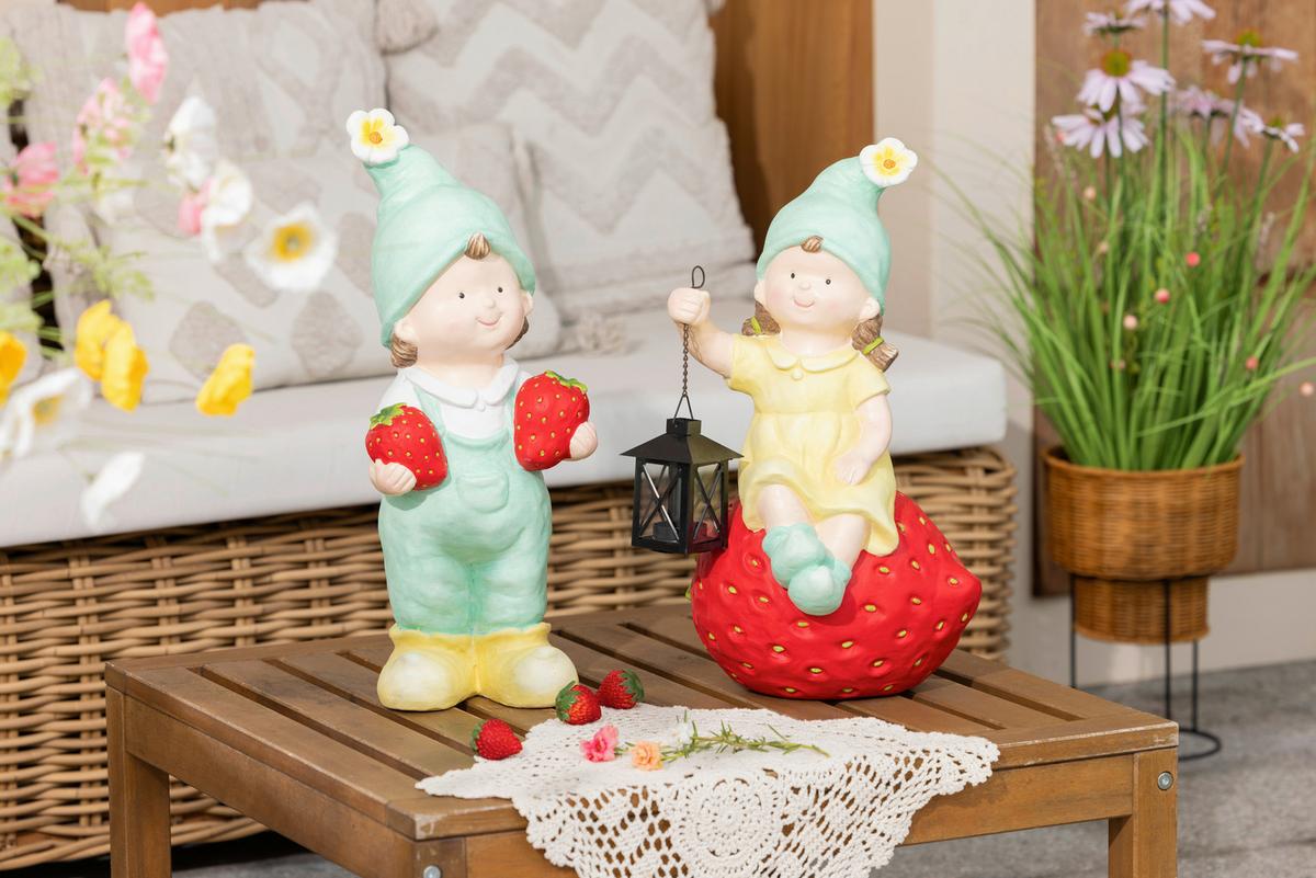 Dekofigur Kind Nicola - Gelb/Rot, KONVENTIONELL, Kunststoff (18,5/15/45,5cm) - Luca Bessoni