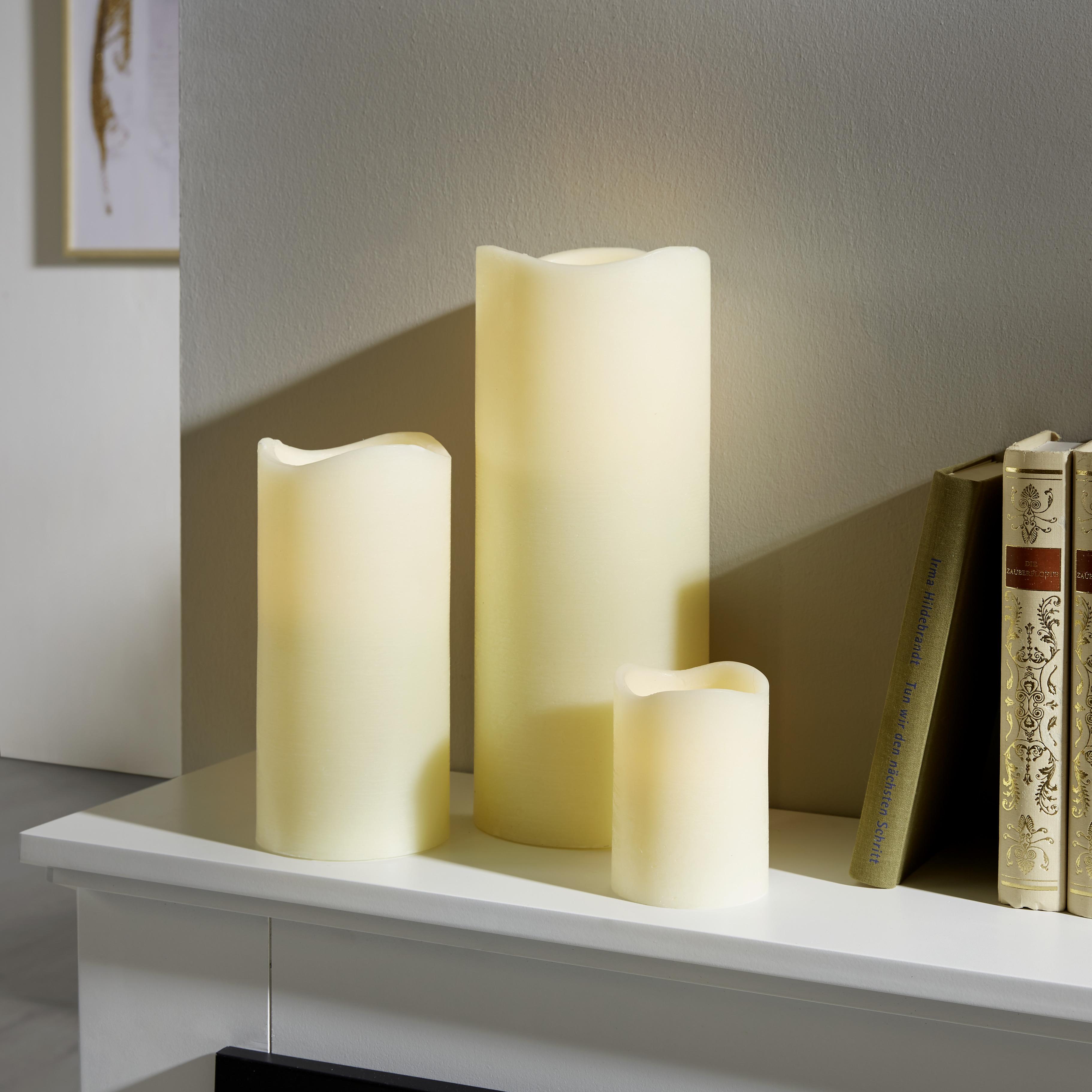 LED-Kerze Melina mit Timer, Ø/H: 7,5/10 cm - Naturfarben, ROMANTIK / LANDHAUS, Paraffin (7,5/10cm) - James Wood