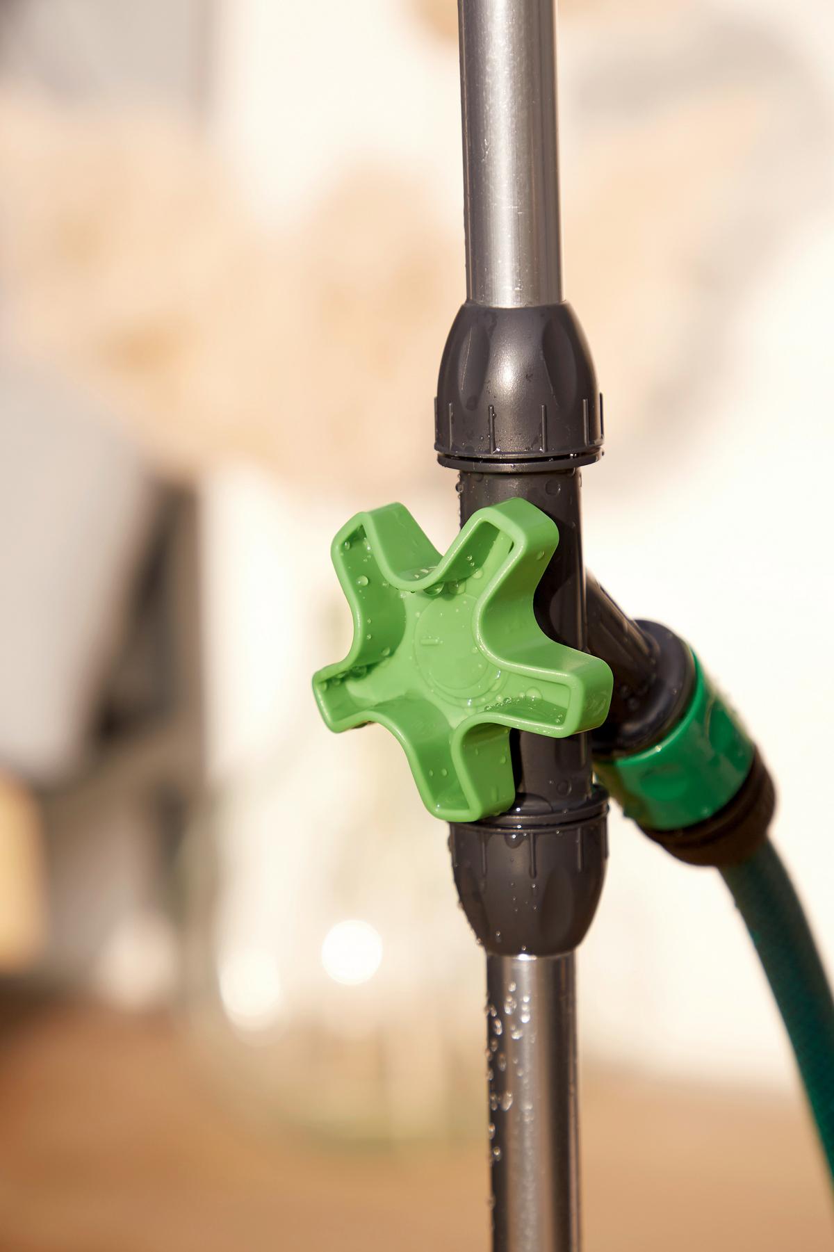 Gartendusche höhenverstellbar 170-240 cm, Dreibein/Erdspieß - Silberfarben/Grün, Basics, Kunststoff/Metall (240cm) - Homezone