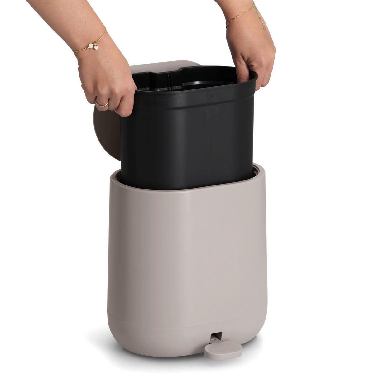 Treteimer aus Kunststoff ca. 6L , Greige - Greige, Basics, Kunststoff (26/22,5/26,5cm) - Zeller Present