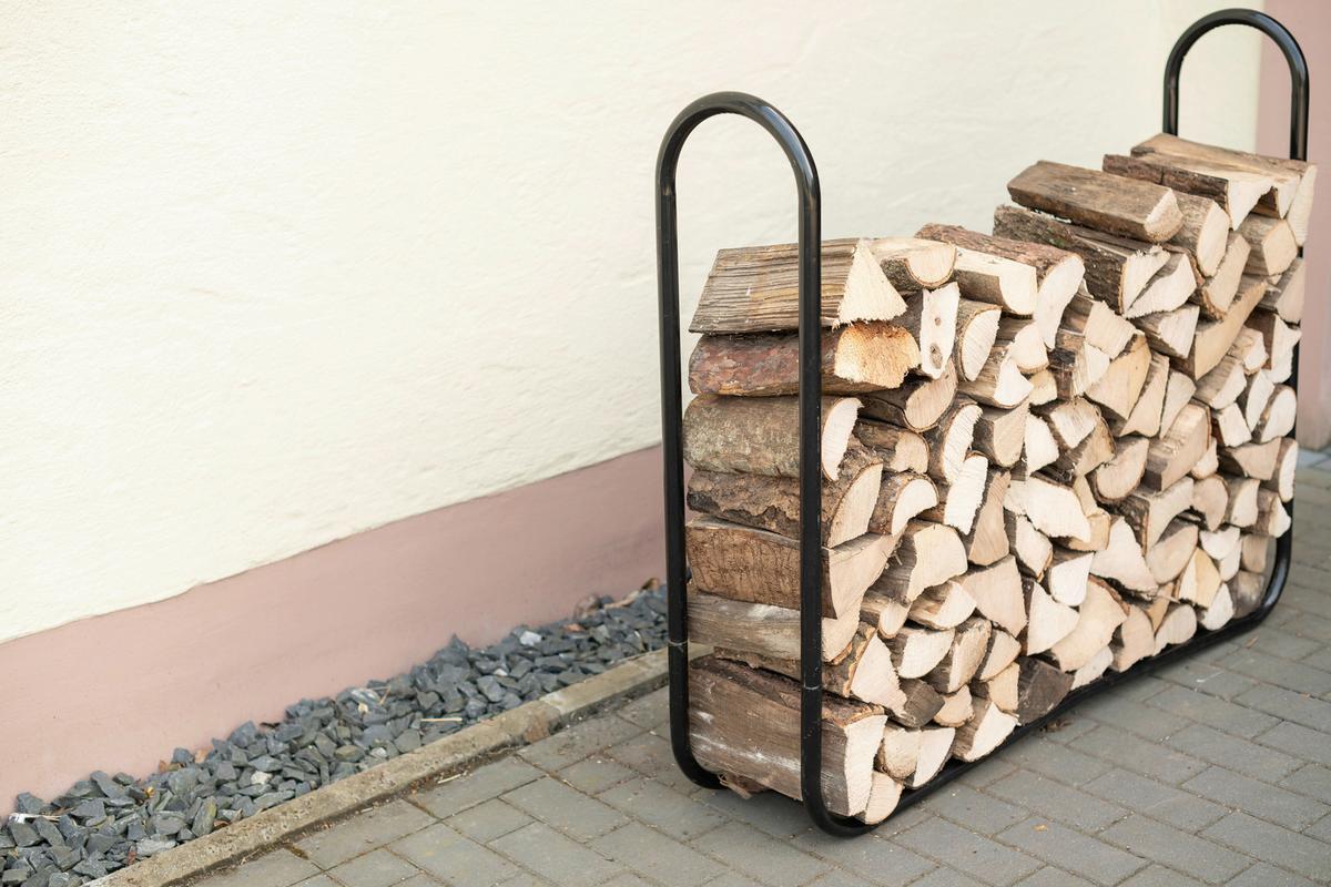 Regál na drevo 122cm - čierna, Basics, kov (122/103/25cm)